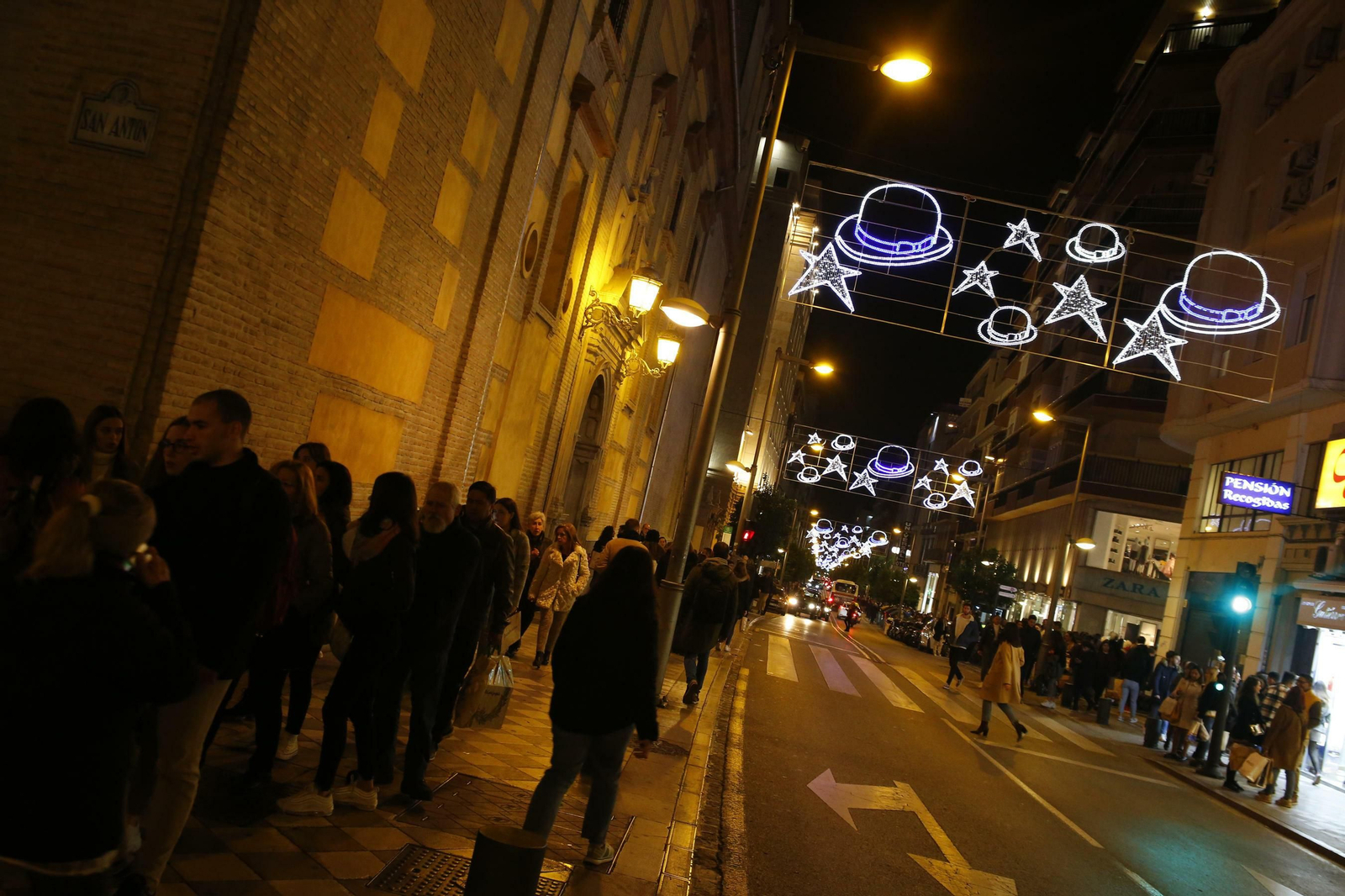 Granada se llena de luces y color con el encendido de la Navidad 2019, en imágenes