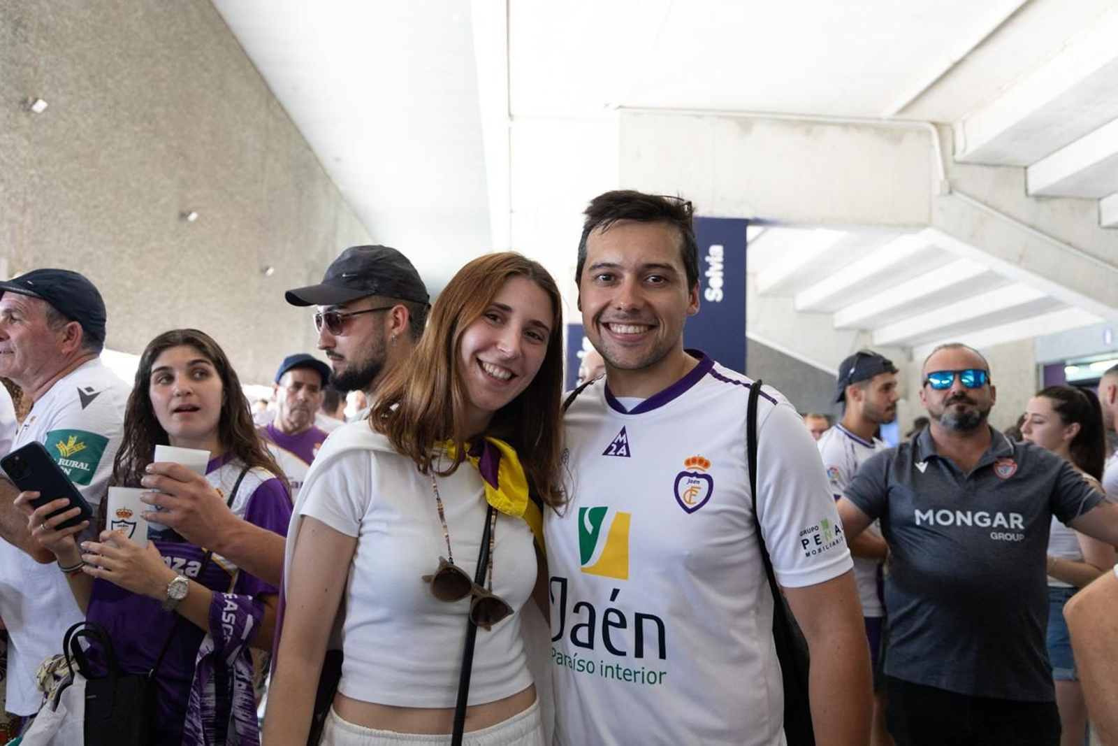 El épico recibimiento de la afición lagarta al Real Jaén, en imágenes