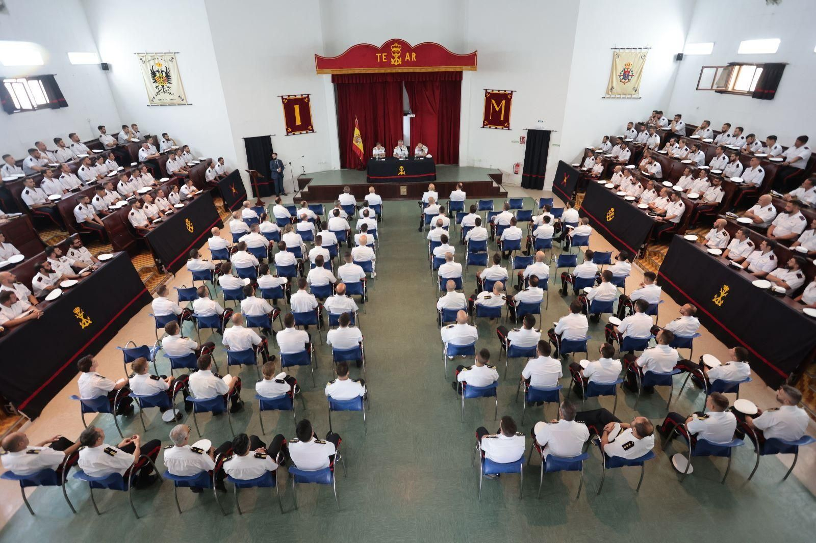 Las imágenes de la visita del AJEMA a las unidades de Infantería de Marina en San Fernando