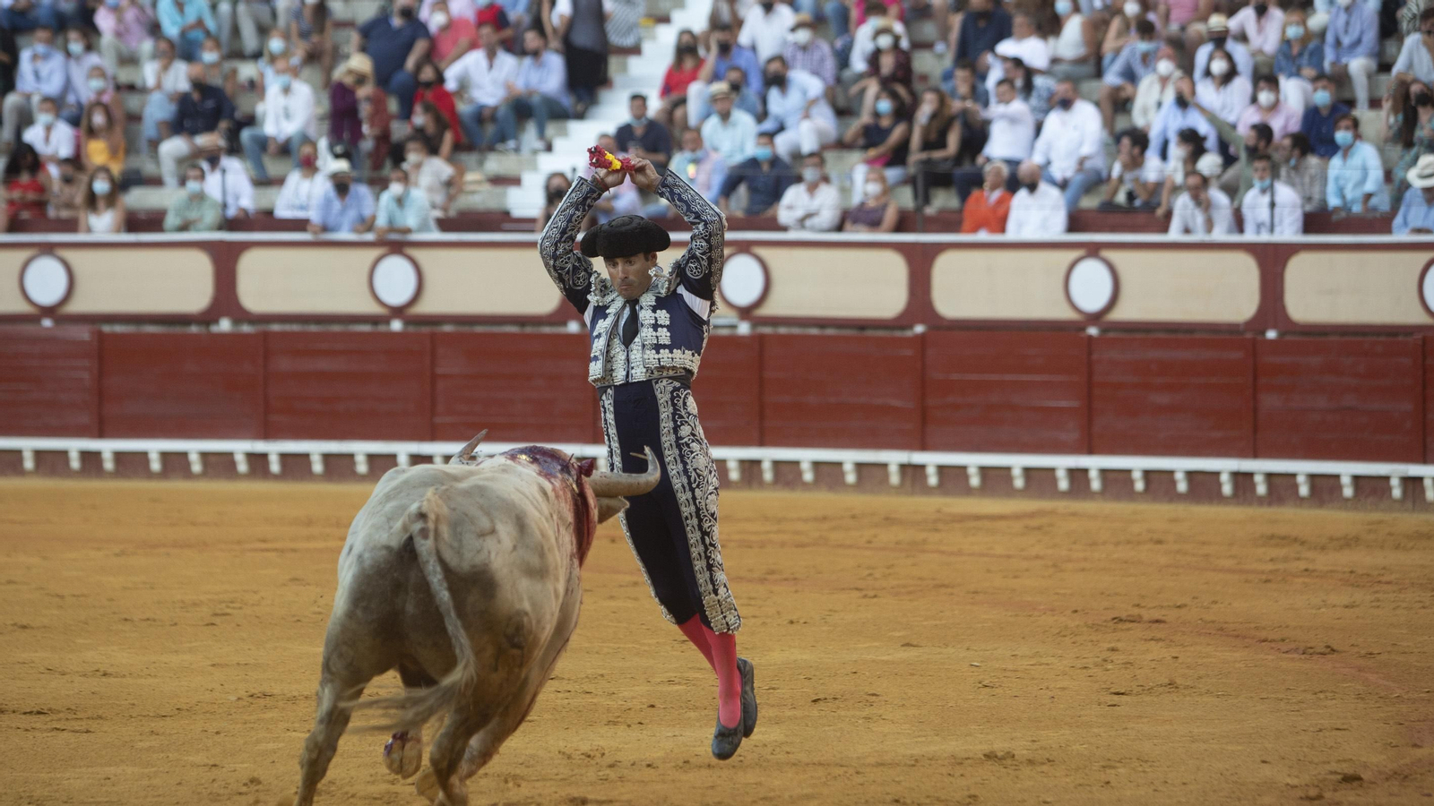 La corrida de toros en el Puerto de Santa María, con Morante de Puebla en solitario, en imágenes.