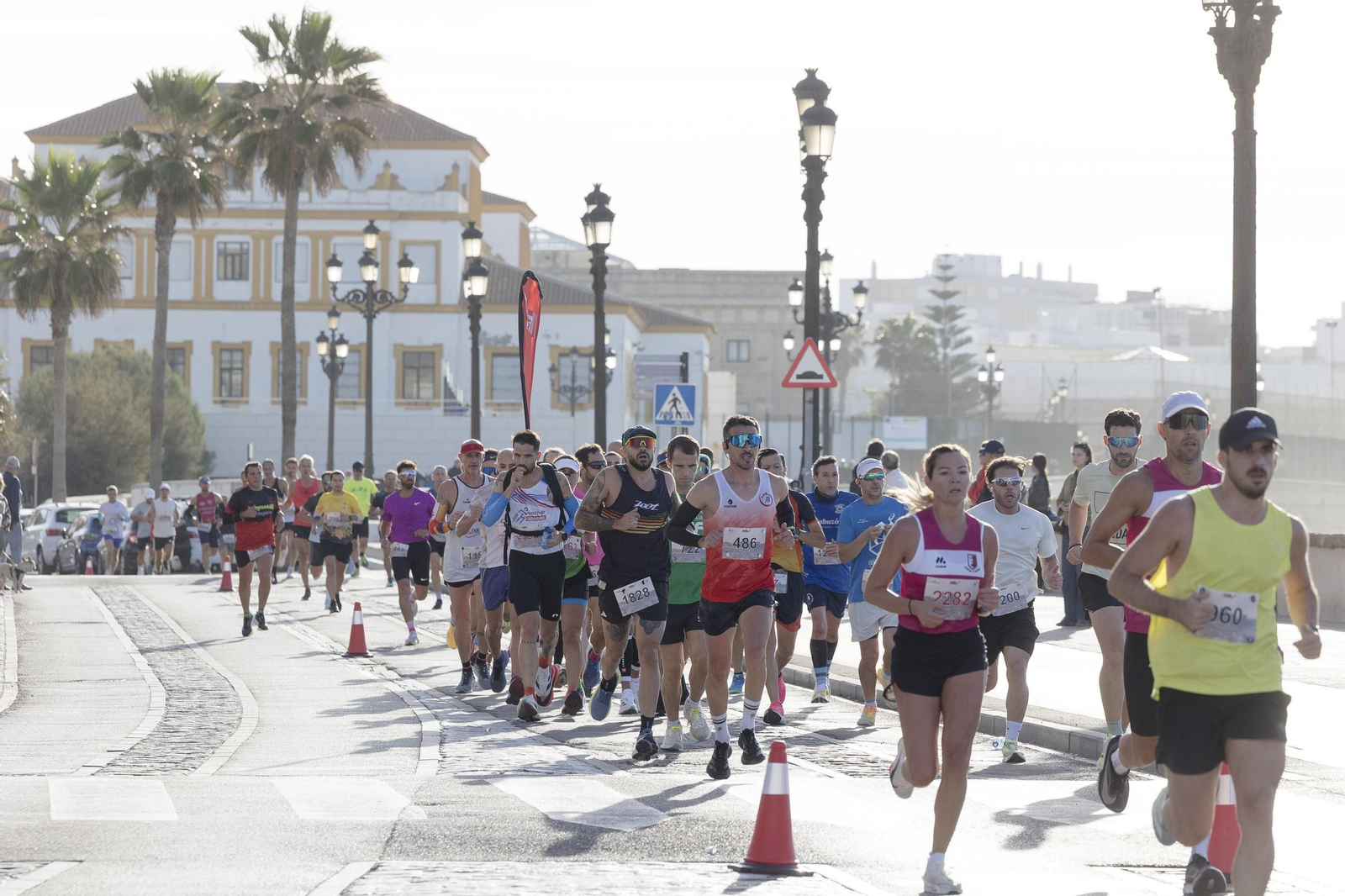 Búscate en las imágenes de la "II Media Maratón Ciudad de Cádiz"