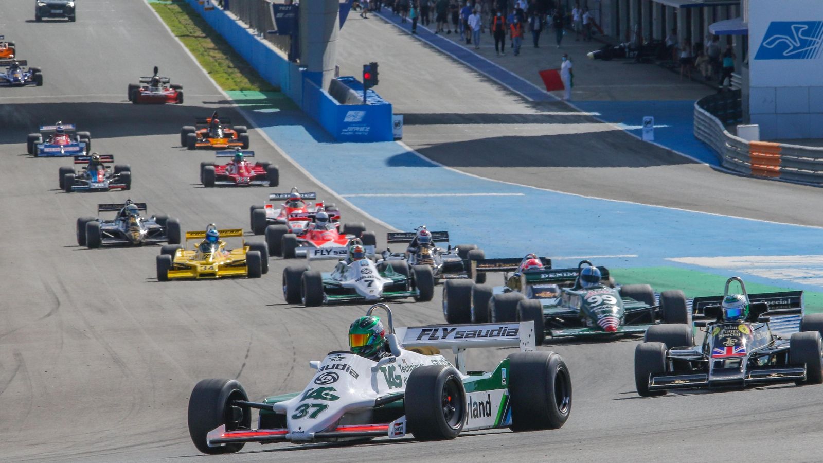 Salida de la Master Historic F1.