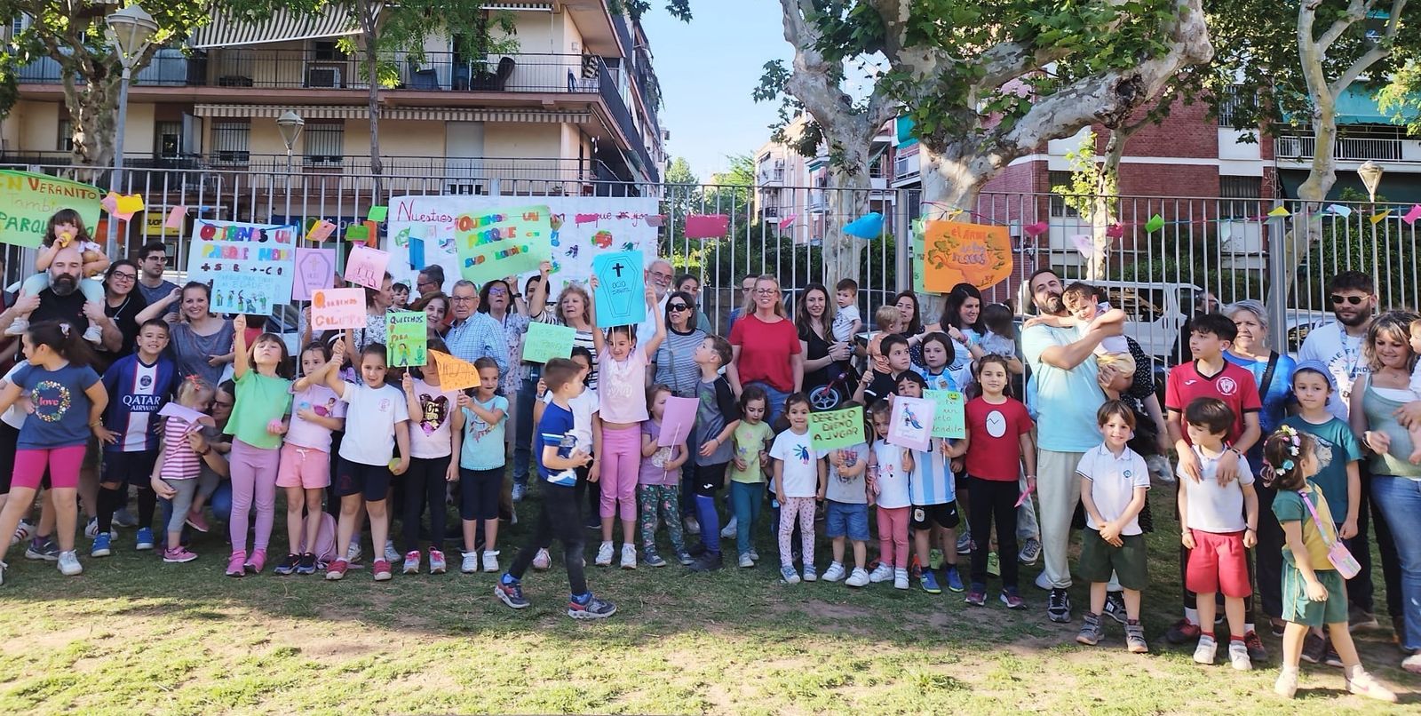 Un momento de la protesta en el parque.