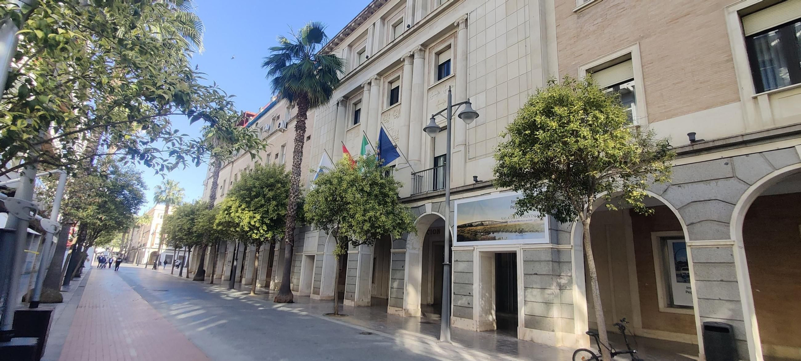 Imagen de la fachada de la Diputación en Huelva.
