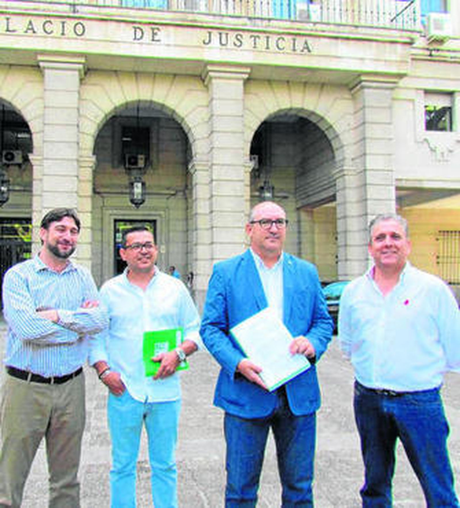 Líderes del PA, ayer tras poner la denuncia.