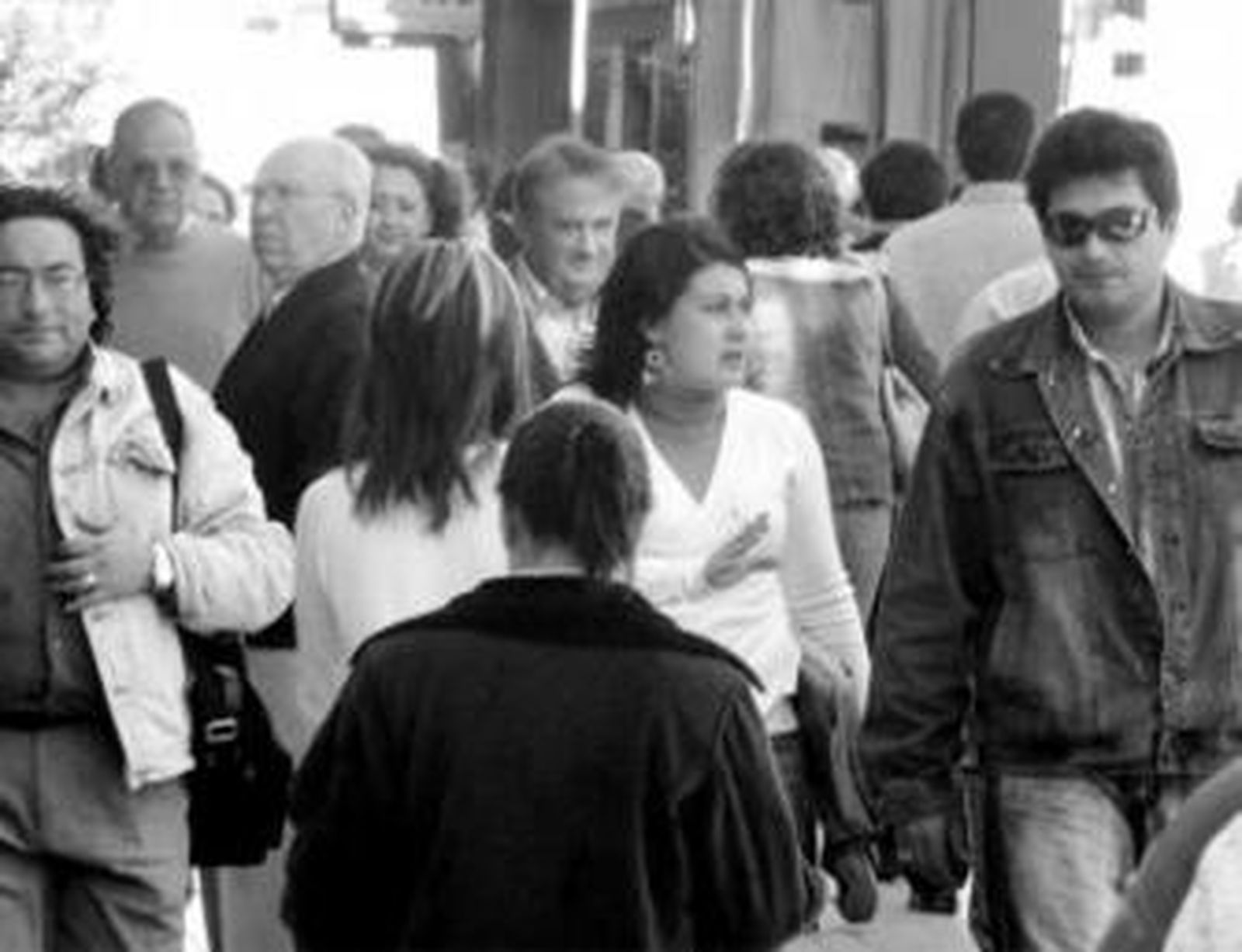 Aparcamientos regulados en la Avenida Martín Alonso Pinzón, bulevar administrativo de la capital.