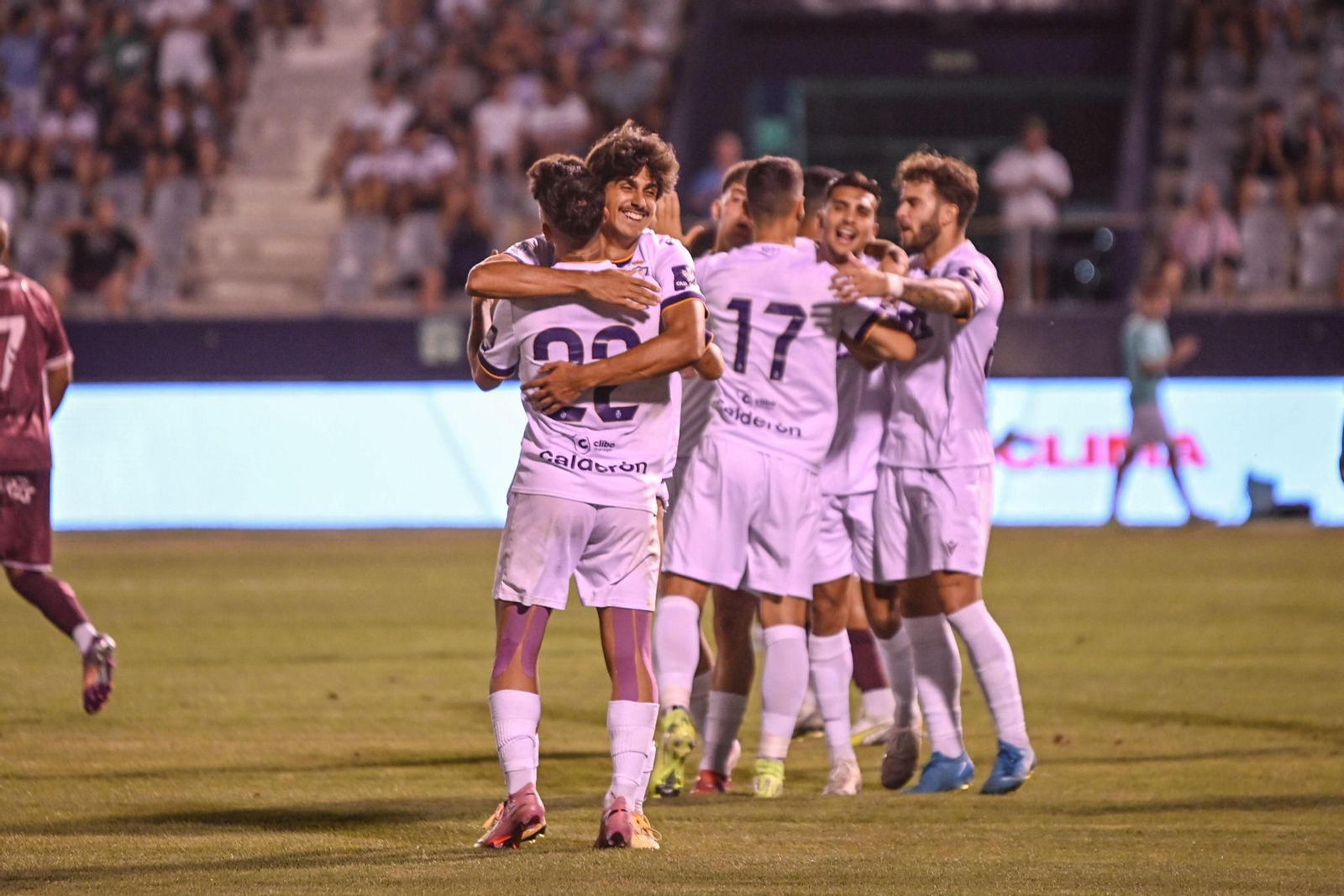 Los jugadores del Real Jaén celebran uno de los tantos del equipo lagarto.