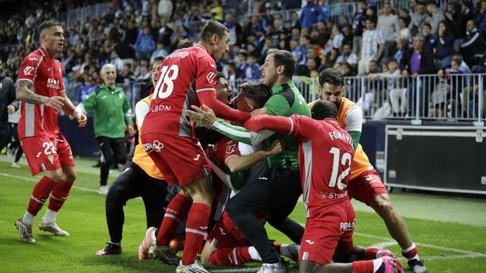 Los jugadores del Córdoba CF celebran el gol de Diego Bri ante el Málaga.