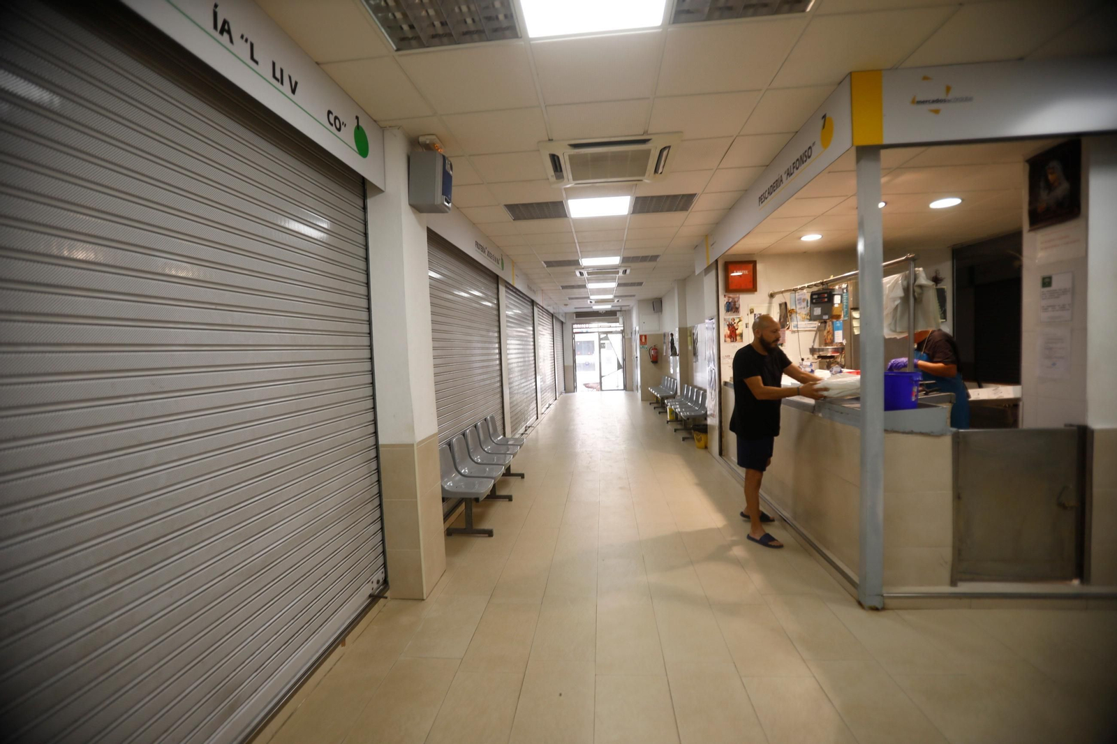 En imágenes, el Mercado Municipal de Huerta de la Reina, donde solo queda un puesto abierto