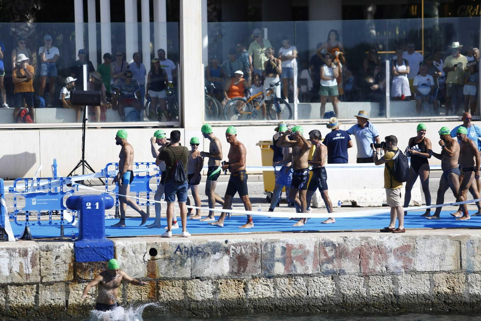 La 62 Travesía a Nado del Puerto de Málaga, en fotos