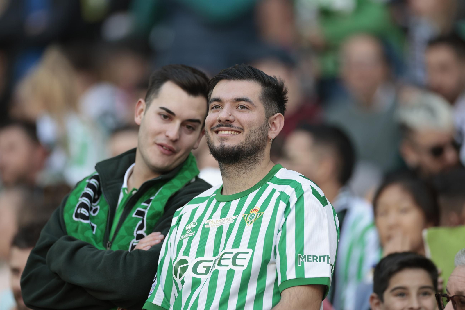 Búscate en las fotos del Betis - Girona