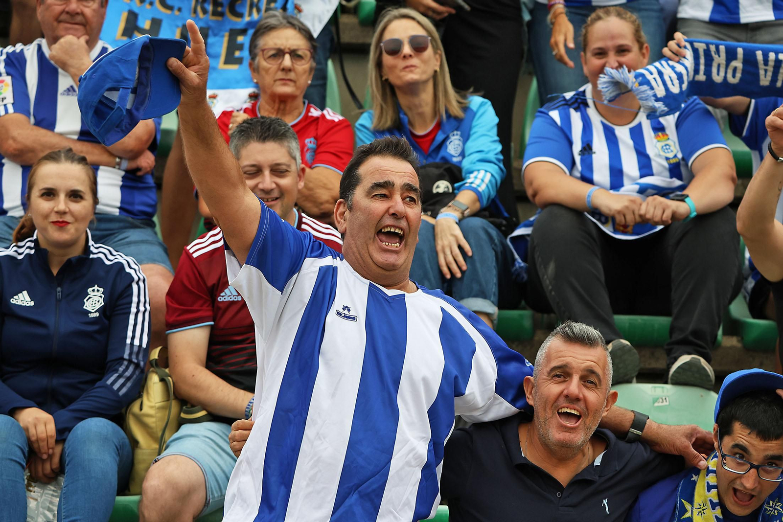 Búscate en las gradas del Betis Deportivo-Recreativo de Huelva
