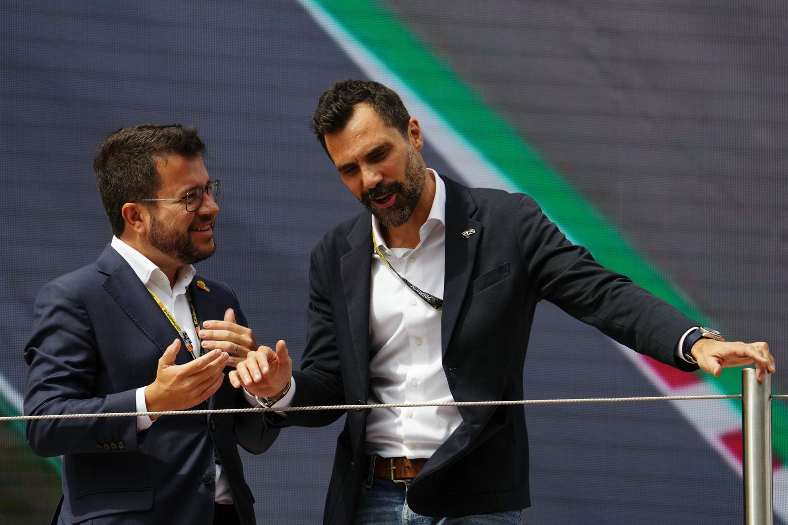 Las cariñosas fotos de Piqué, Clara Chía en el Mundial de Motos en Montmeló