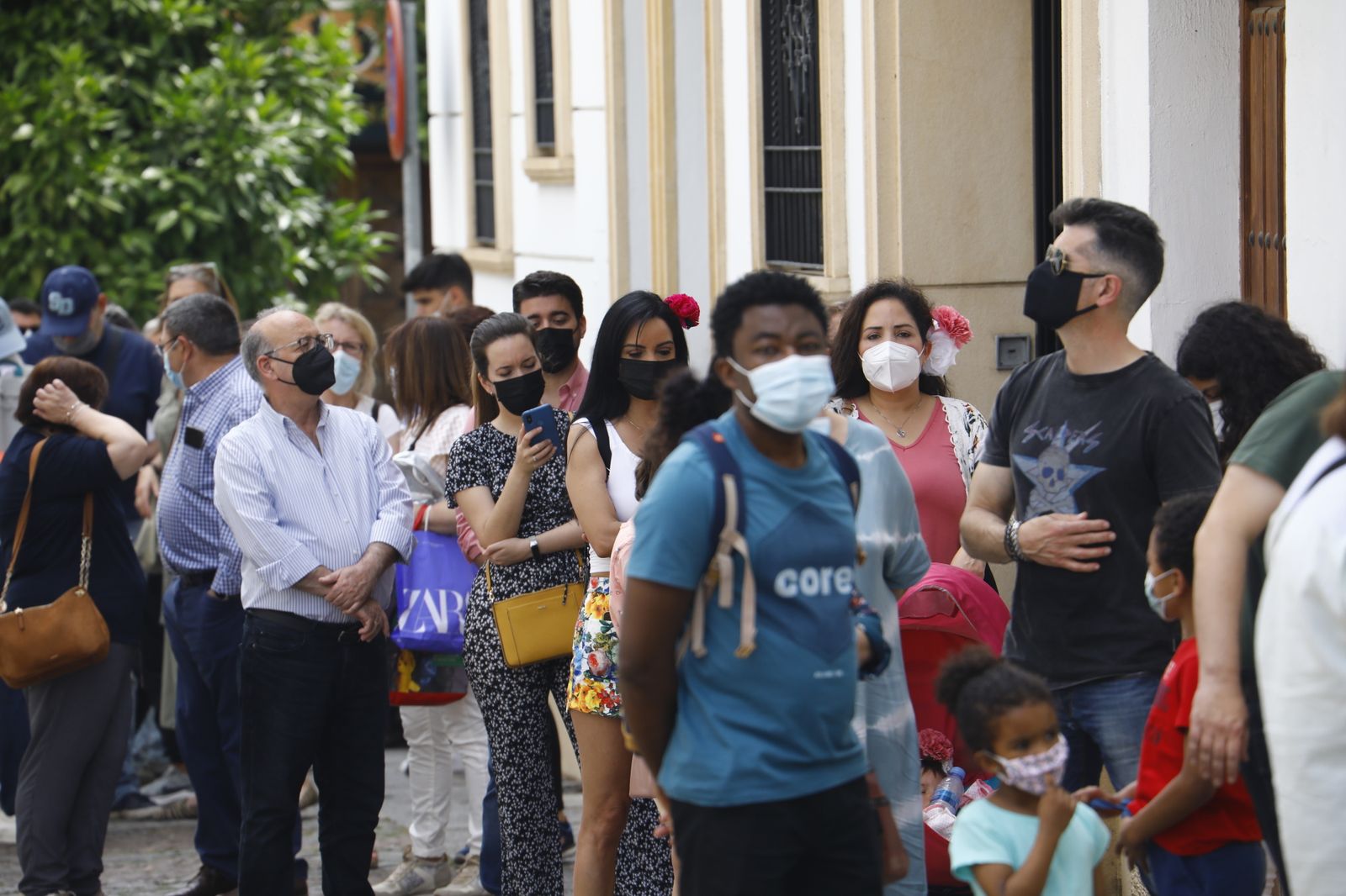 Fotografías: Sábado de colas y bulla en los Patios de Córdoba