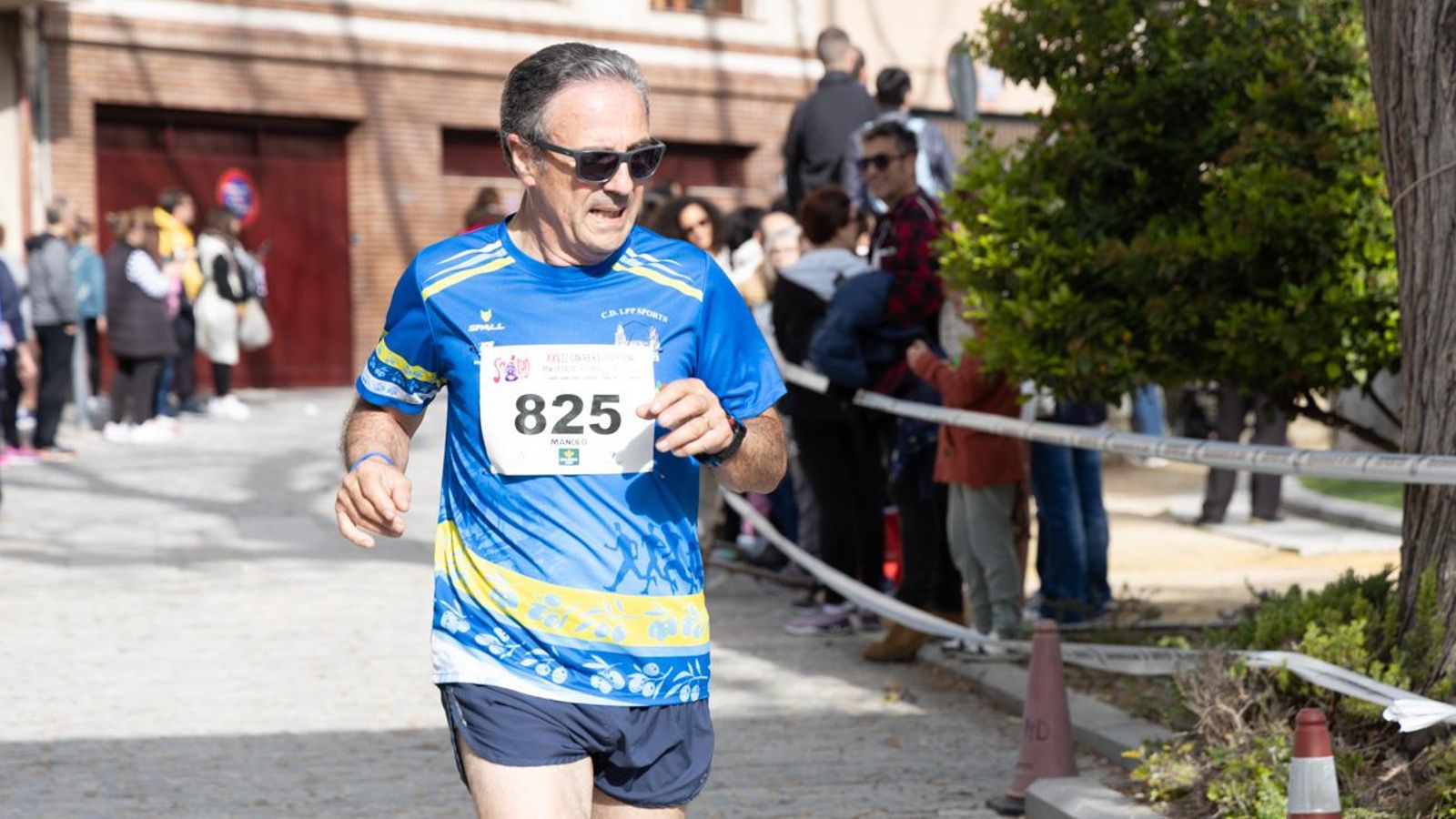 Más de 2.100 participantes corren para promover la salud en Jaén, en imágenes (1)