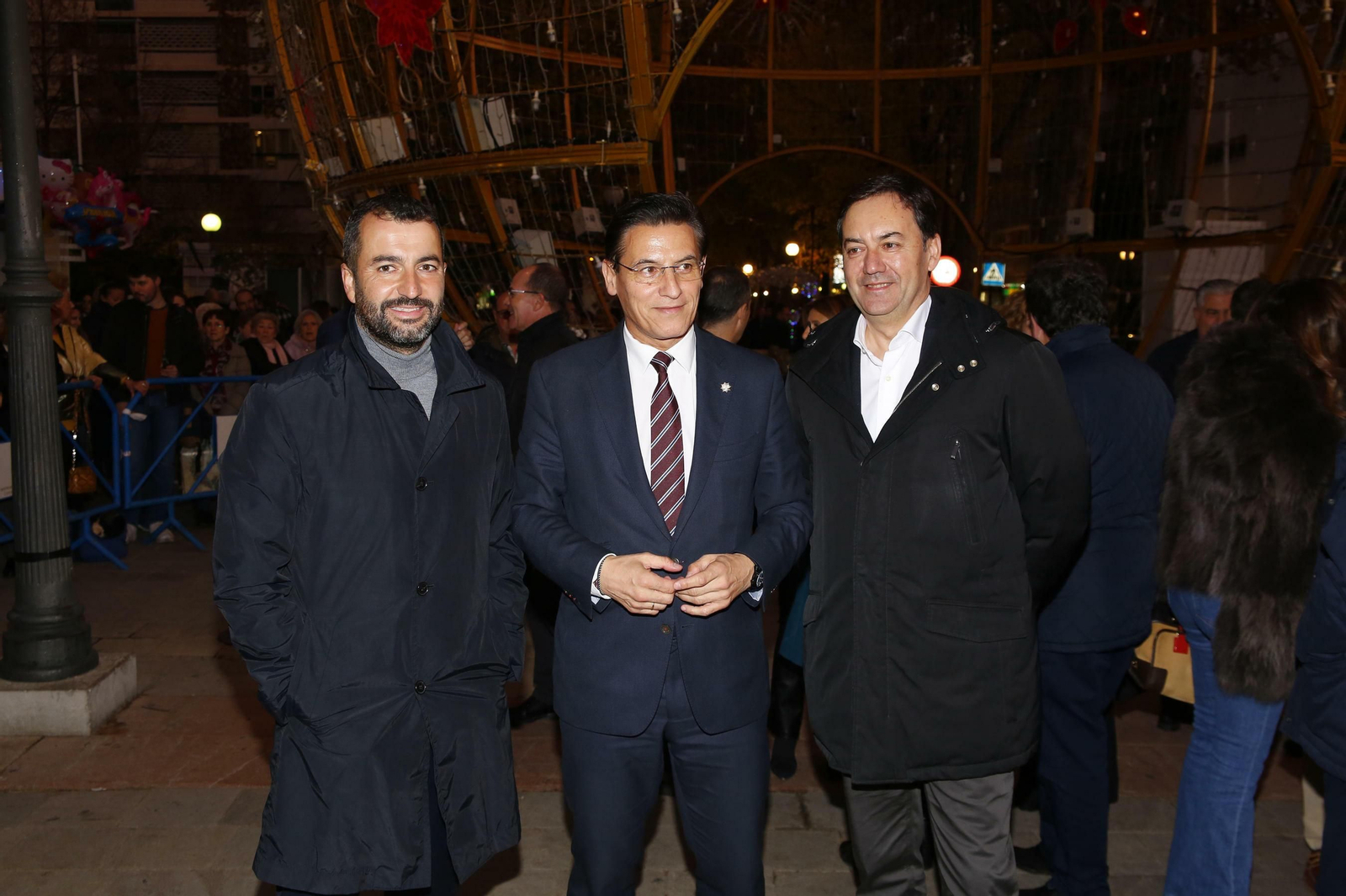 Granada se llena de luces y color con el encendido de la Navidad 2019, en imágenes