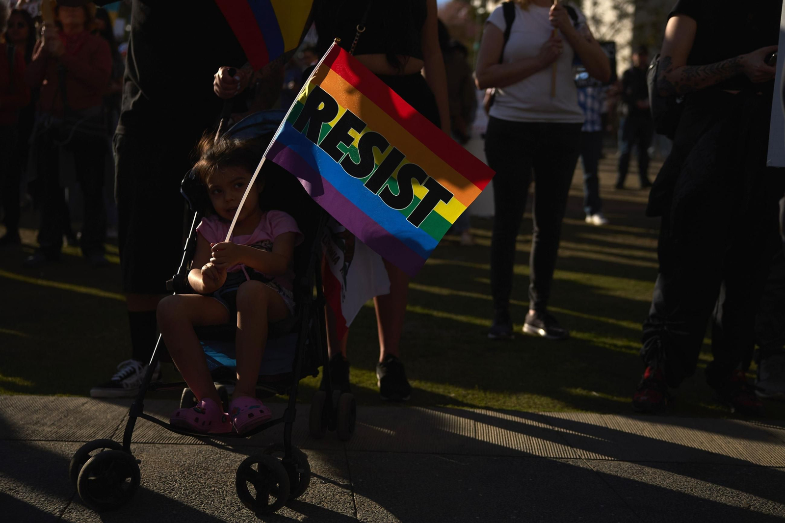 Miles de manifestantes contra Trump y Musk en EEUU: "¡Quita tus manos!"