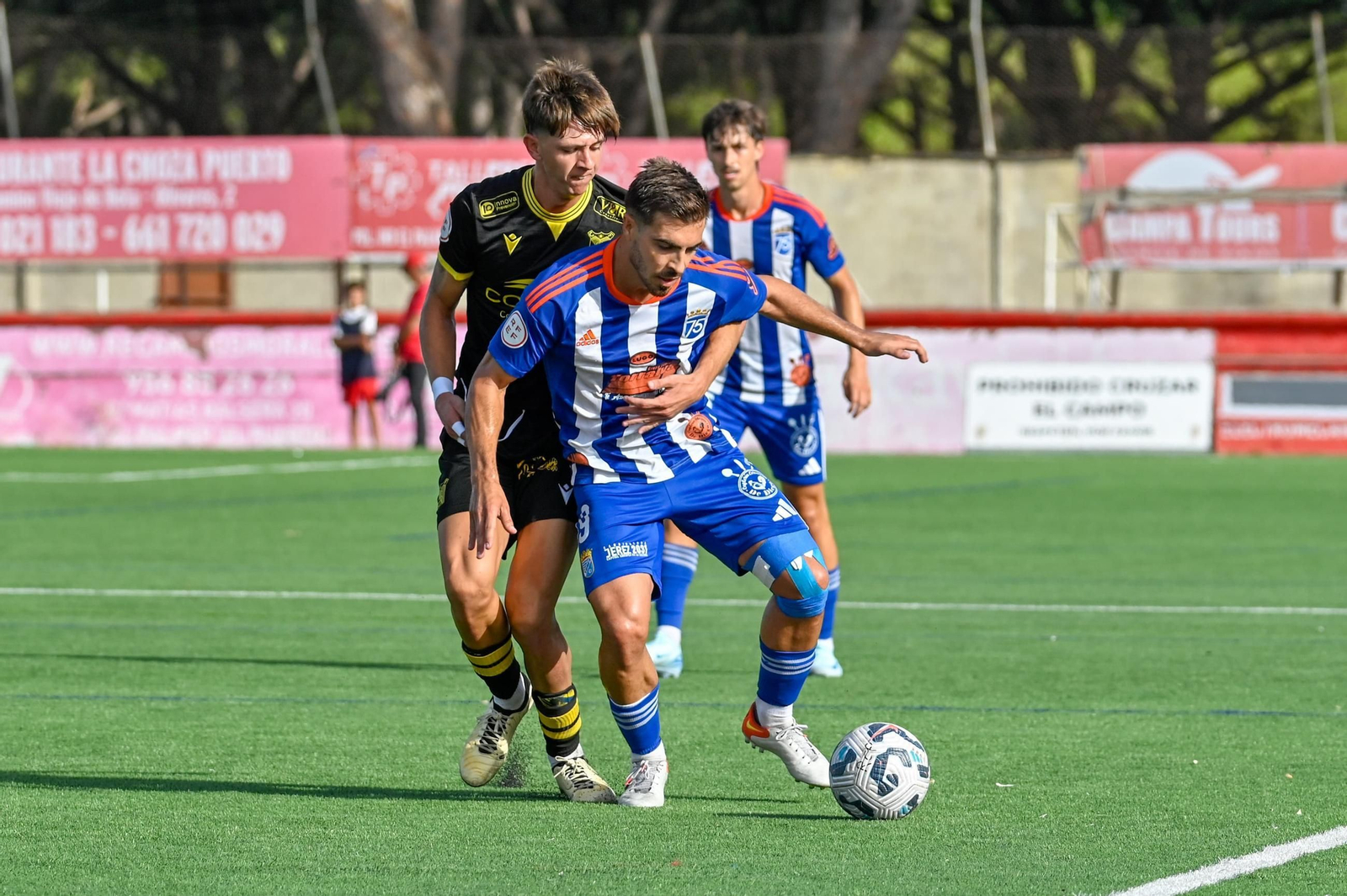 Imágenes del Xerez CD-Sanluqueño en el XLIX Trofeo Ciudad de El Puerto