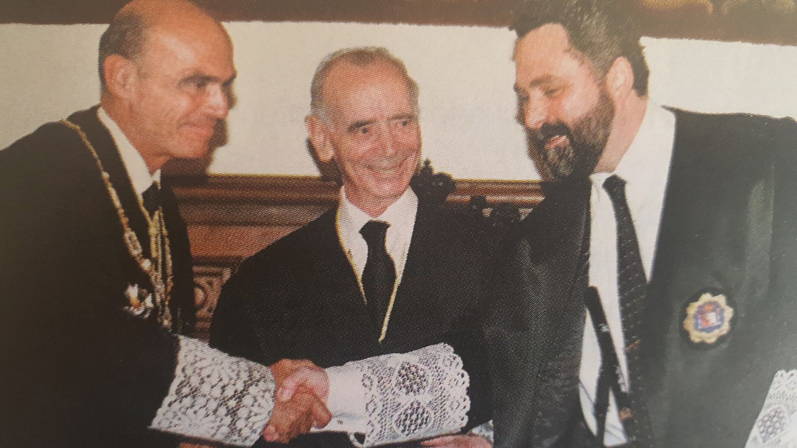 García Calderon (derecha) toma posesión de su cargo como fiscal general del TSJA