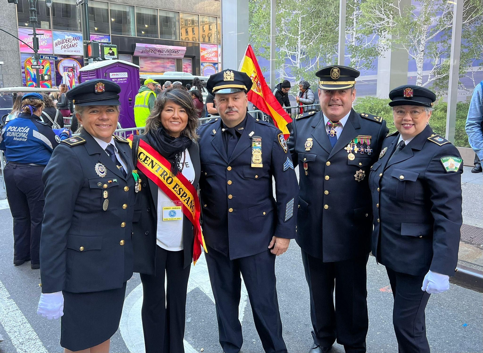 Así desfila la policía de Jerez por la Quinta Avenida de Nueva York en el Columbus Day