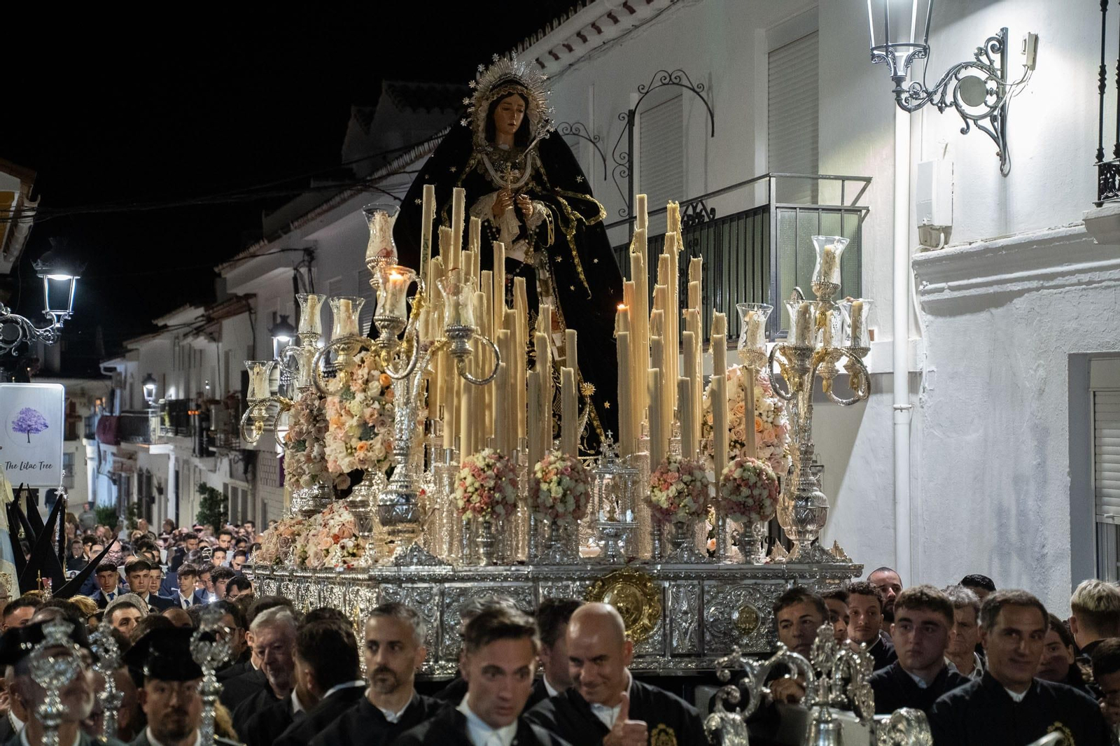 El Nazareno el Jueves Santo en Benalmádena Pueblo, en imágenes