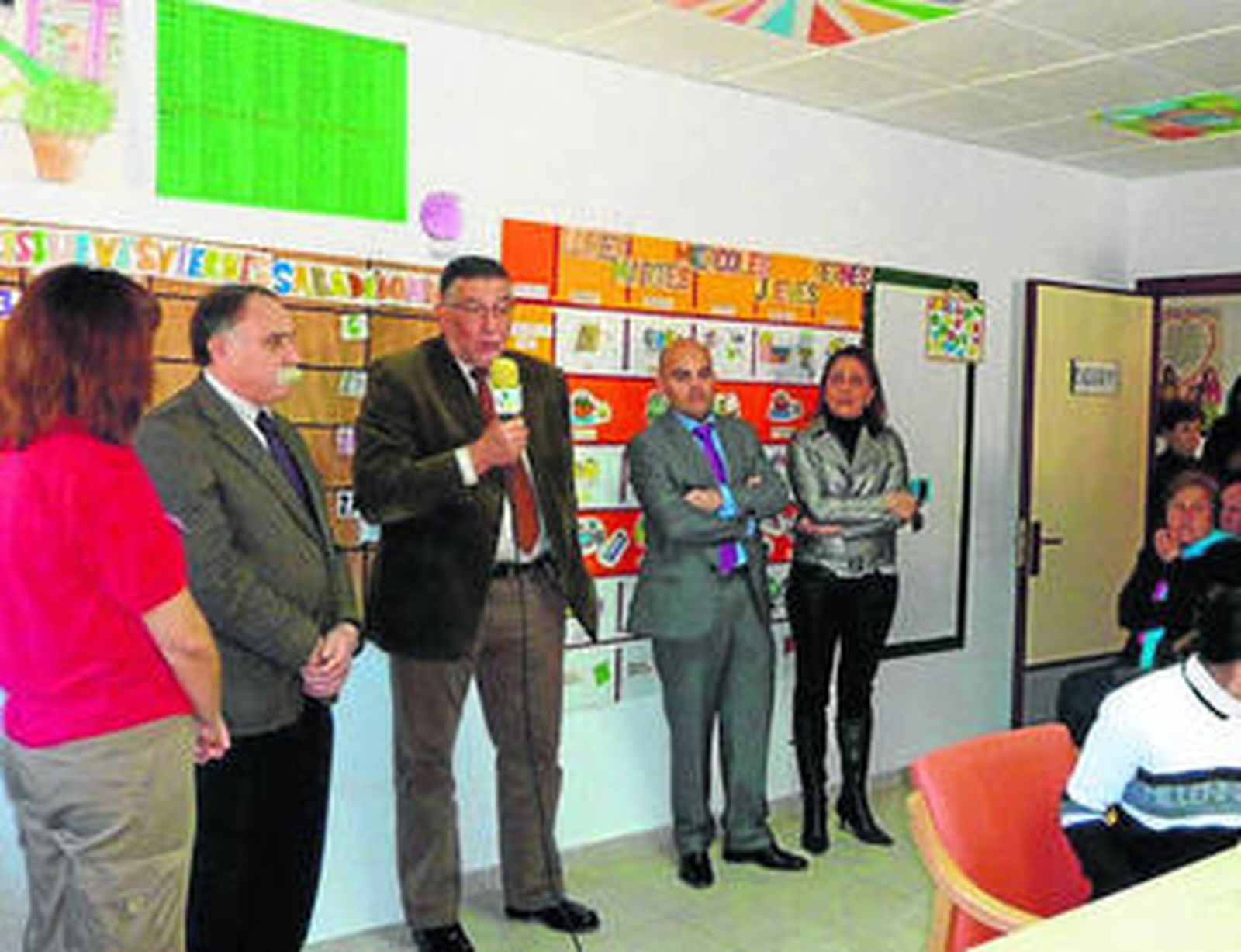 El delegado y el alcalde conocieron cómo realizan los trabajos los usuarios.