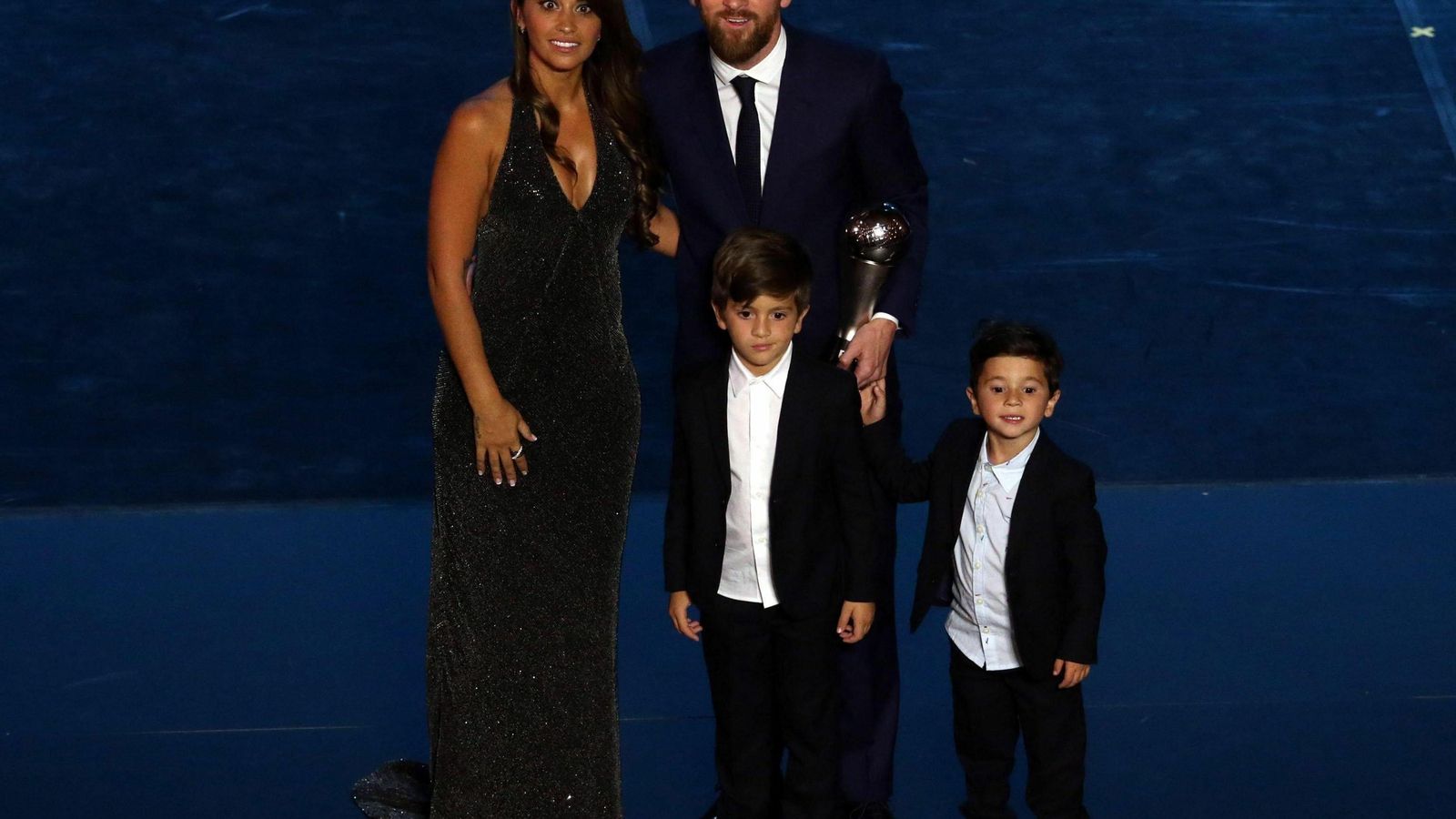 Leo Messi, su mujer y sus hijos Thiago y Mateo Leo Messi, su mujer y sus hijos Thiago y Mateo