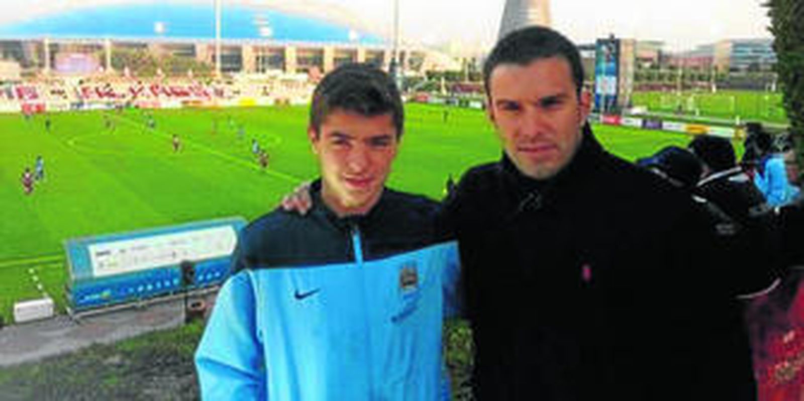 Óscar Caro, acompañado de Brahim Díaz en Catar.