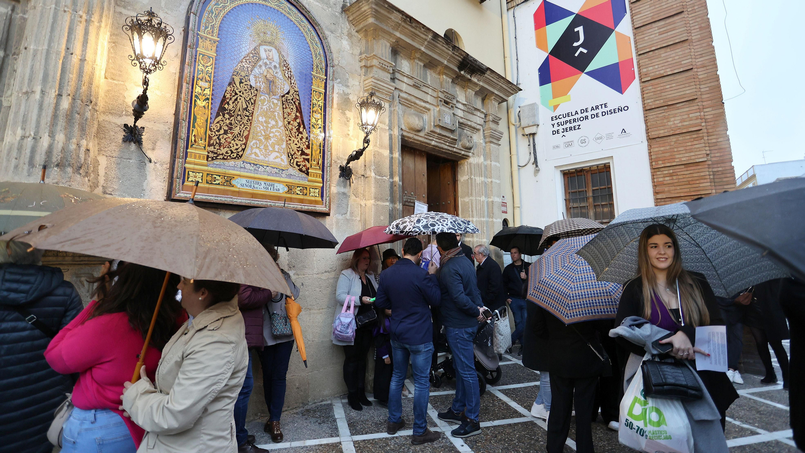 La lluvia apareció en la tarde del Viernes Santo
