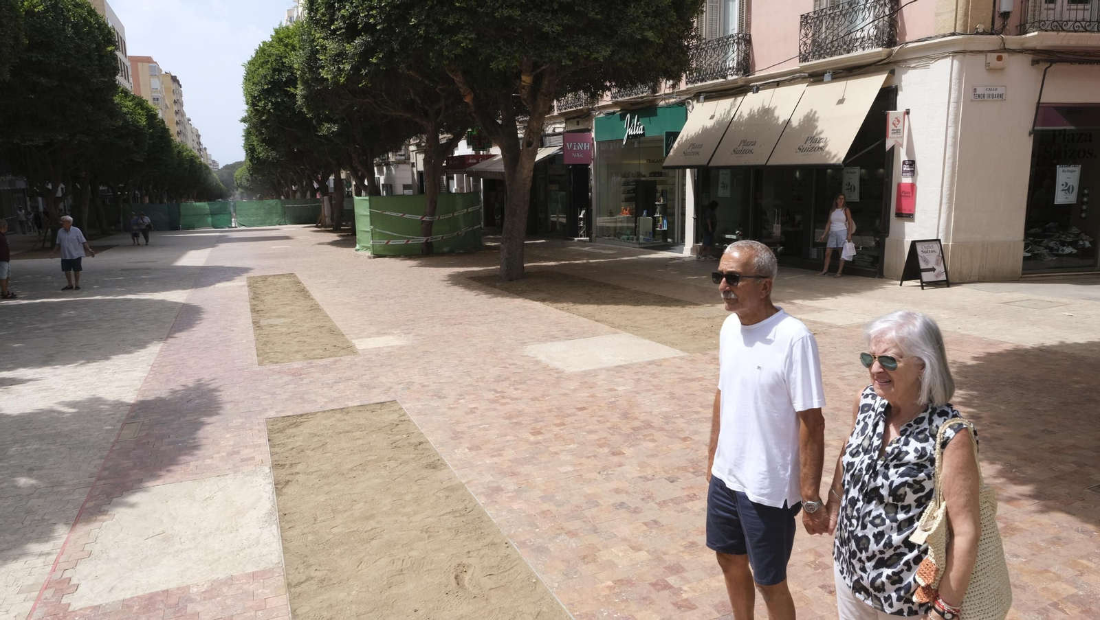 Las obras de peatonalización del Paseo de Almería entran en el turno de noche, en imágenes