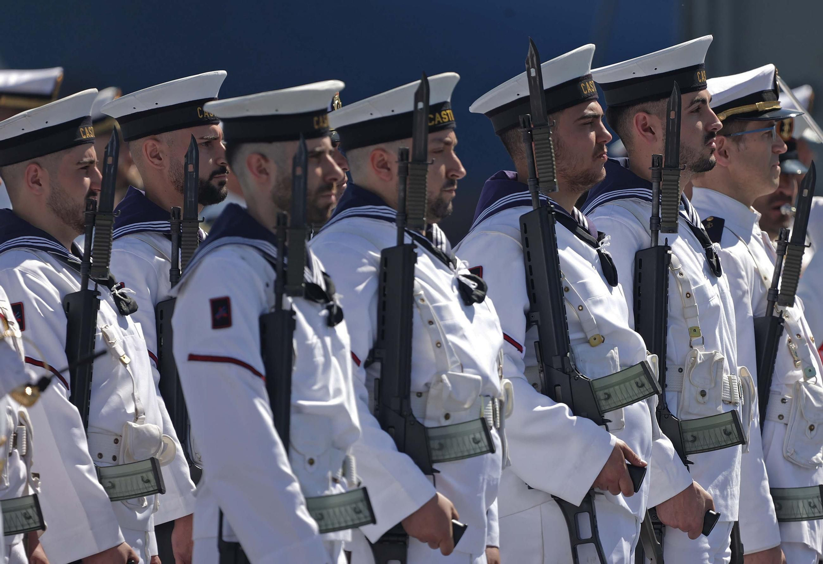 Fotos de la Jura de Bandera para personal civil a bordo del Buque de Asalto Anfibio 'Castilla' en Algeciras