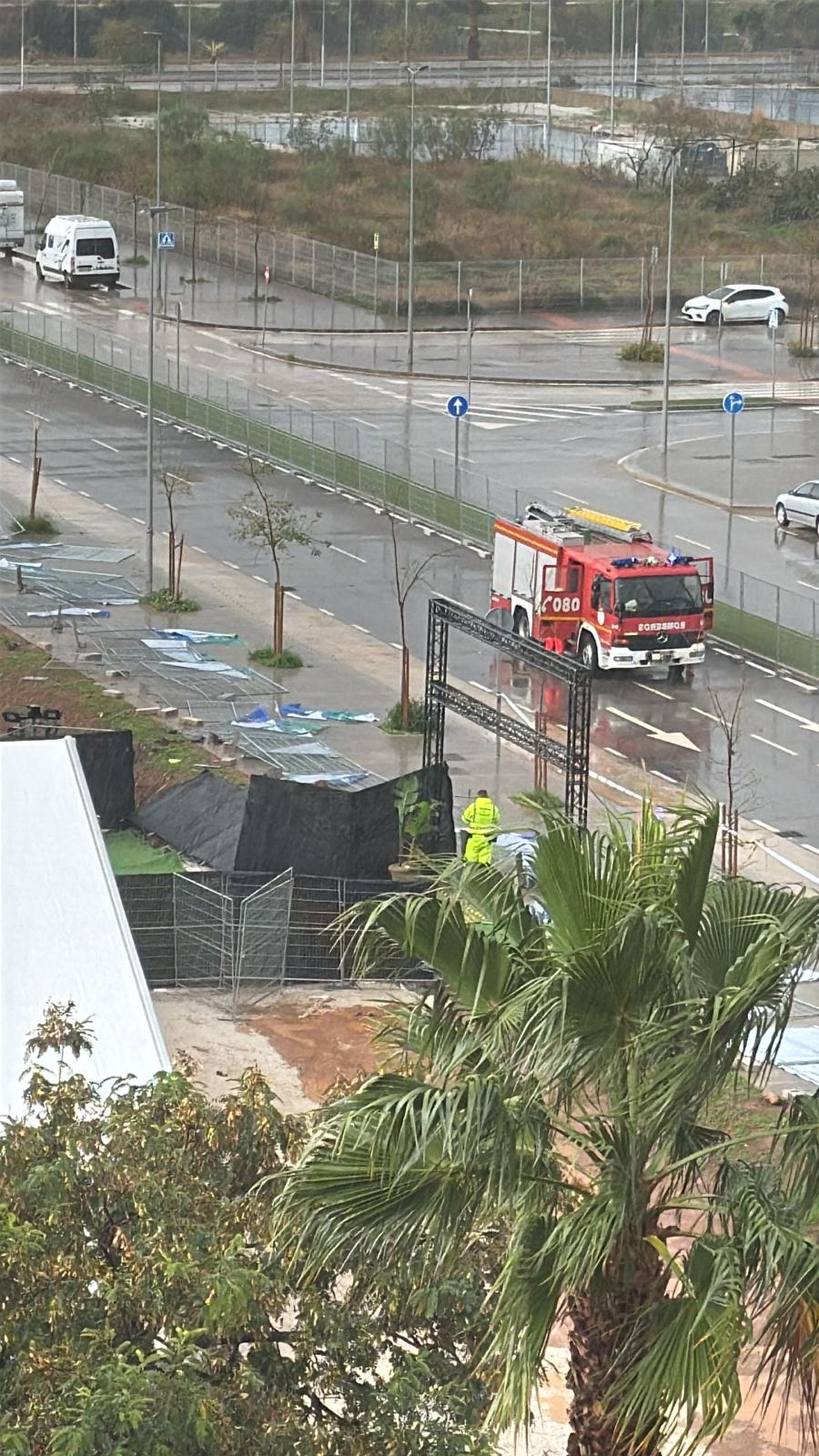 Daños por el viento y la lluvia en la ciudad para la Copa Davis y la Billie Jean