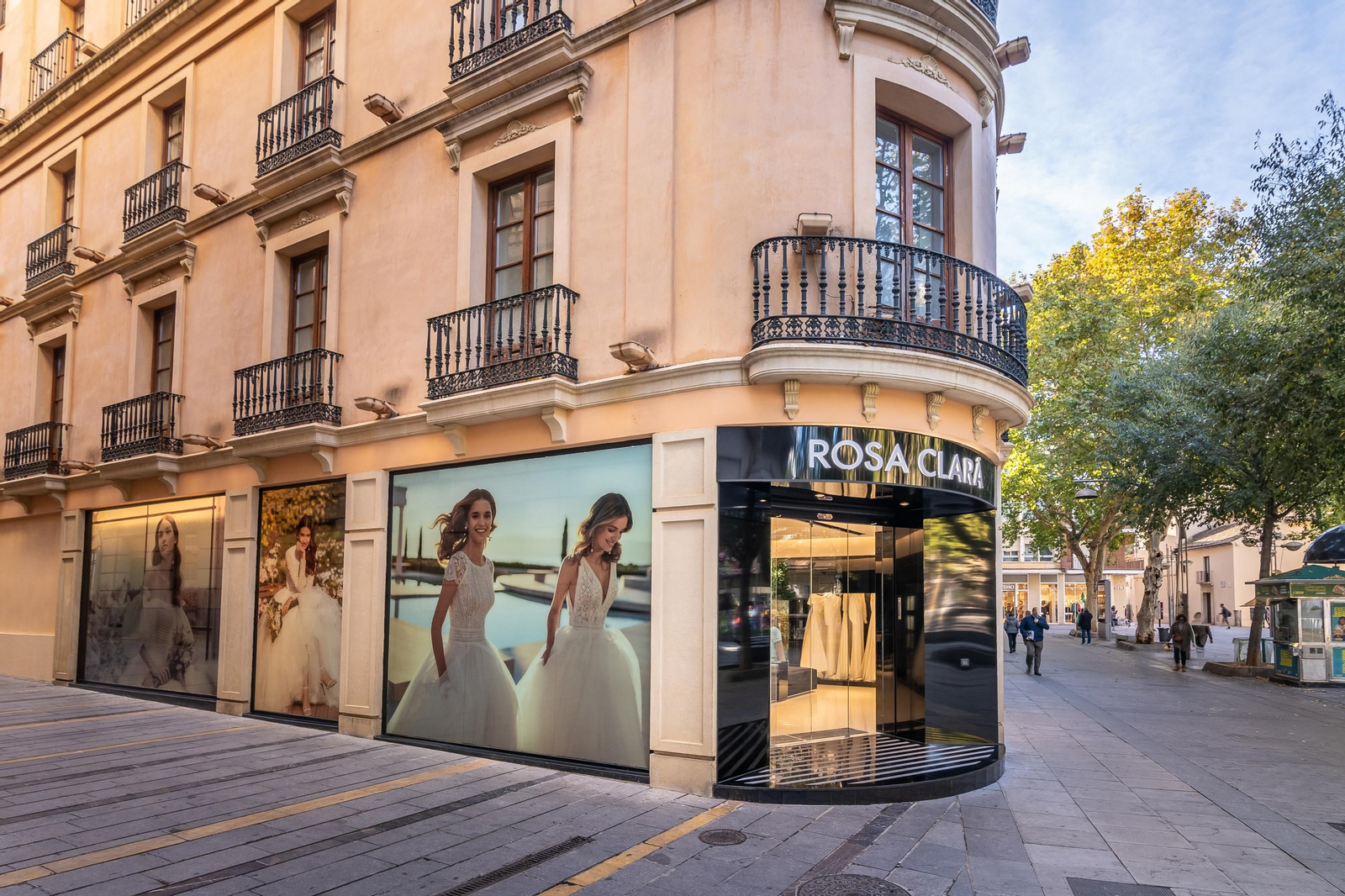 En imágenes: Así es por dentro la nueva boutique de Rosa Clará en Córdoba