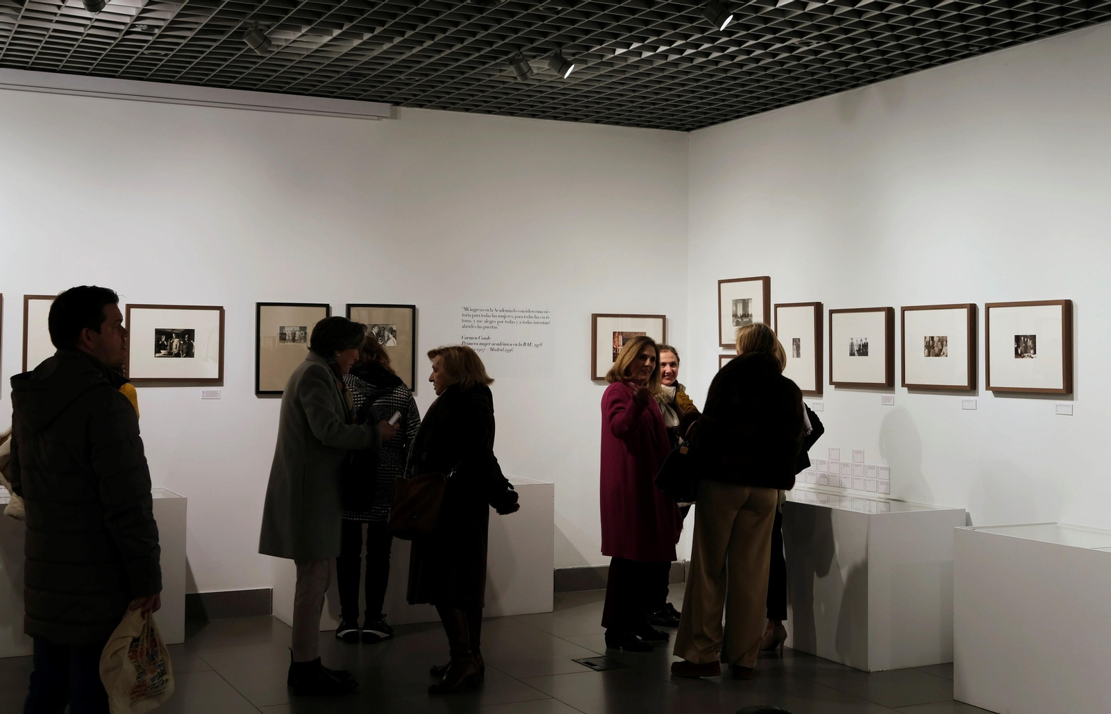 La exposición 'Escrito por mujeres. Escritoras del Siglo XX en español' de Cajasol, en imágenes