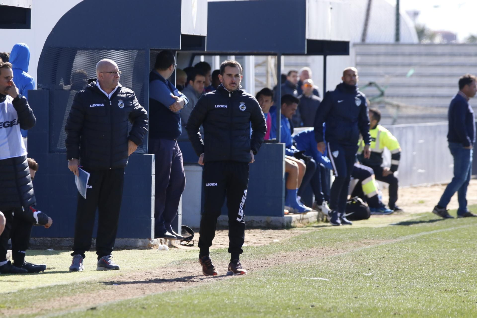 Joaquín Jiménez (i), junto a Josu Pando, durante el Malagueño-Balona