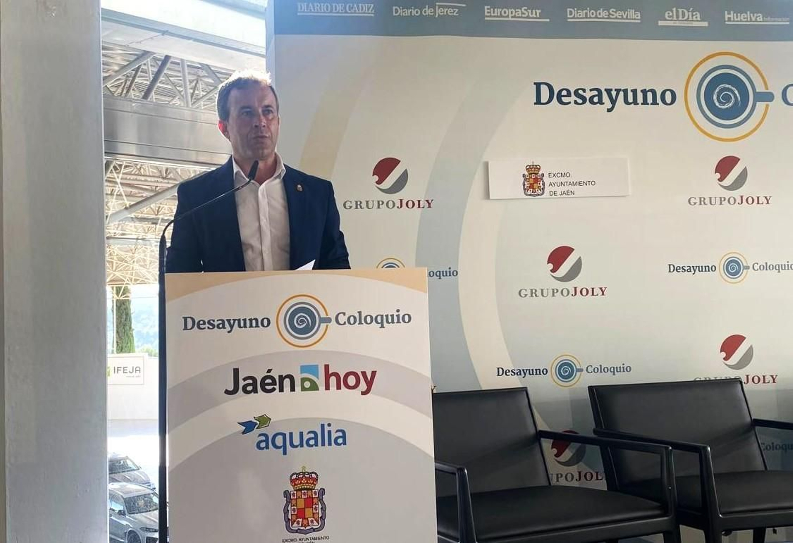 Julio Millán durante el desayuno coloquio del Grupo Joly en Jaén.