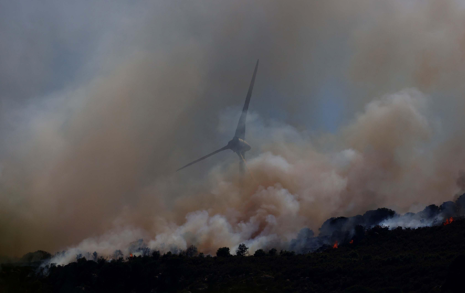 Imágenes del incendio de monte La Peña en Tarifa Imágenes del incendio de monte La Peña en Tarifa
