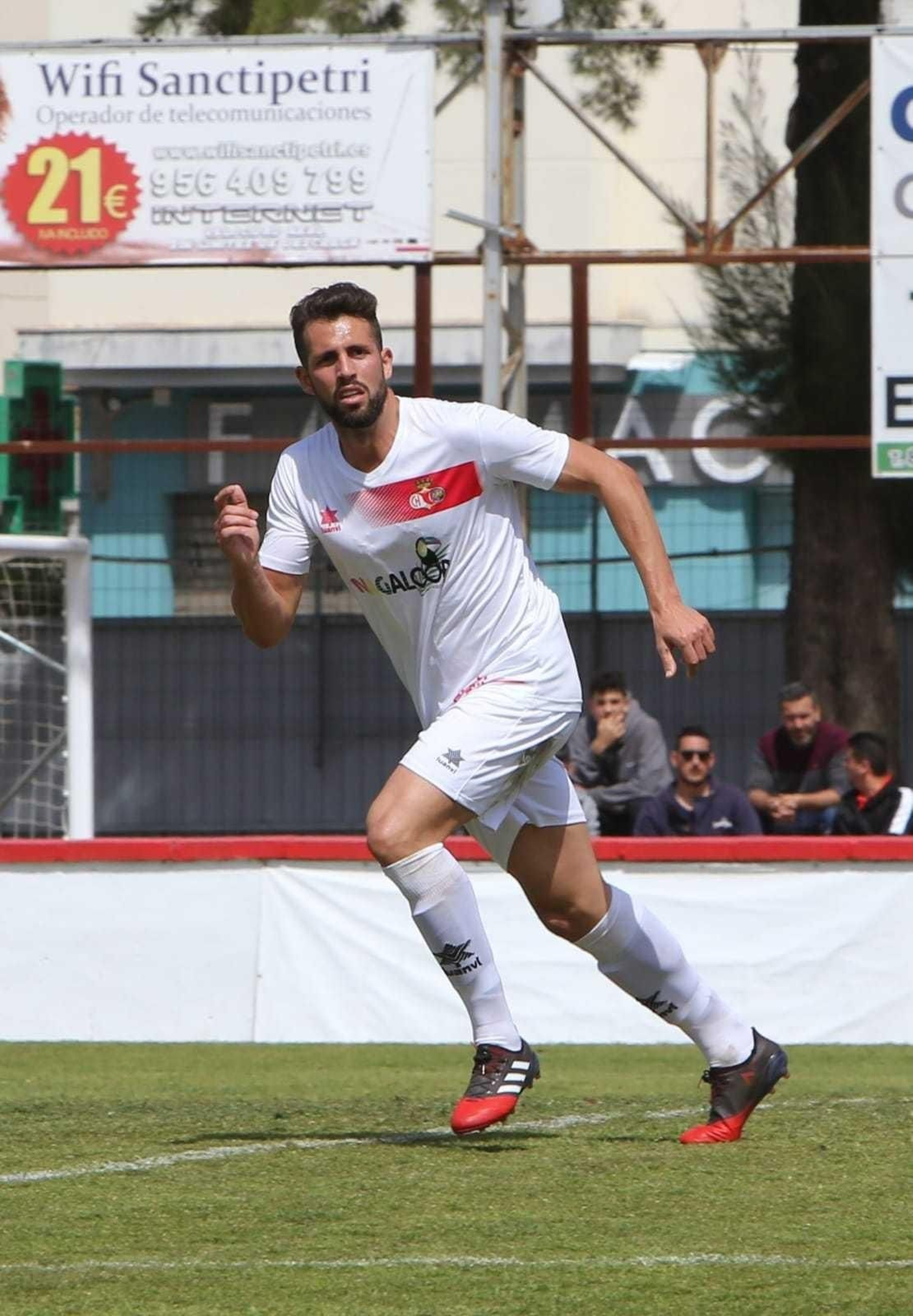 Jairo se ha convertido en el último fichaje del Jerez Industrial.  / SONIA RAMOS