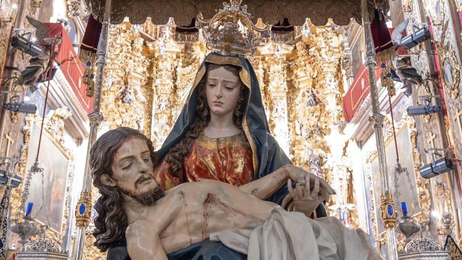 Altar de Cultos Extraordinario Santa María de la Alhambra, Mayo 2025.jpg