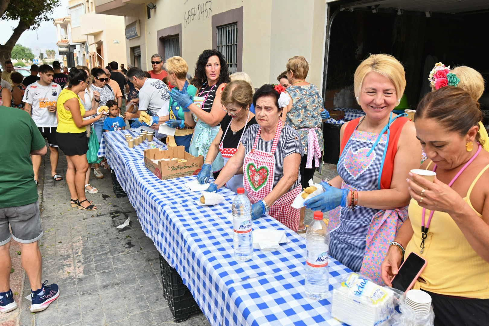 La alcaldesa y concejales se han sumado a la buñelada
