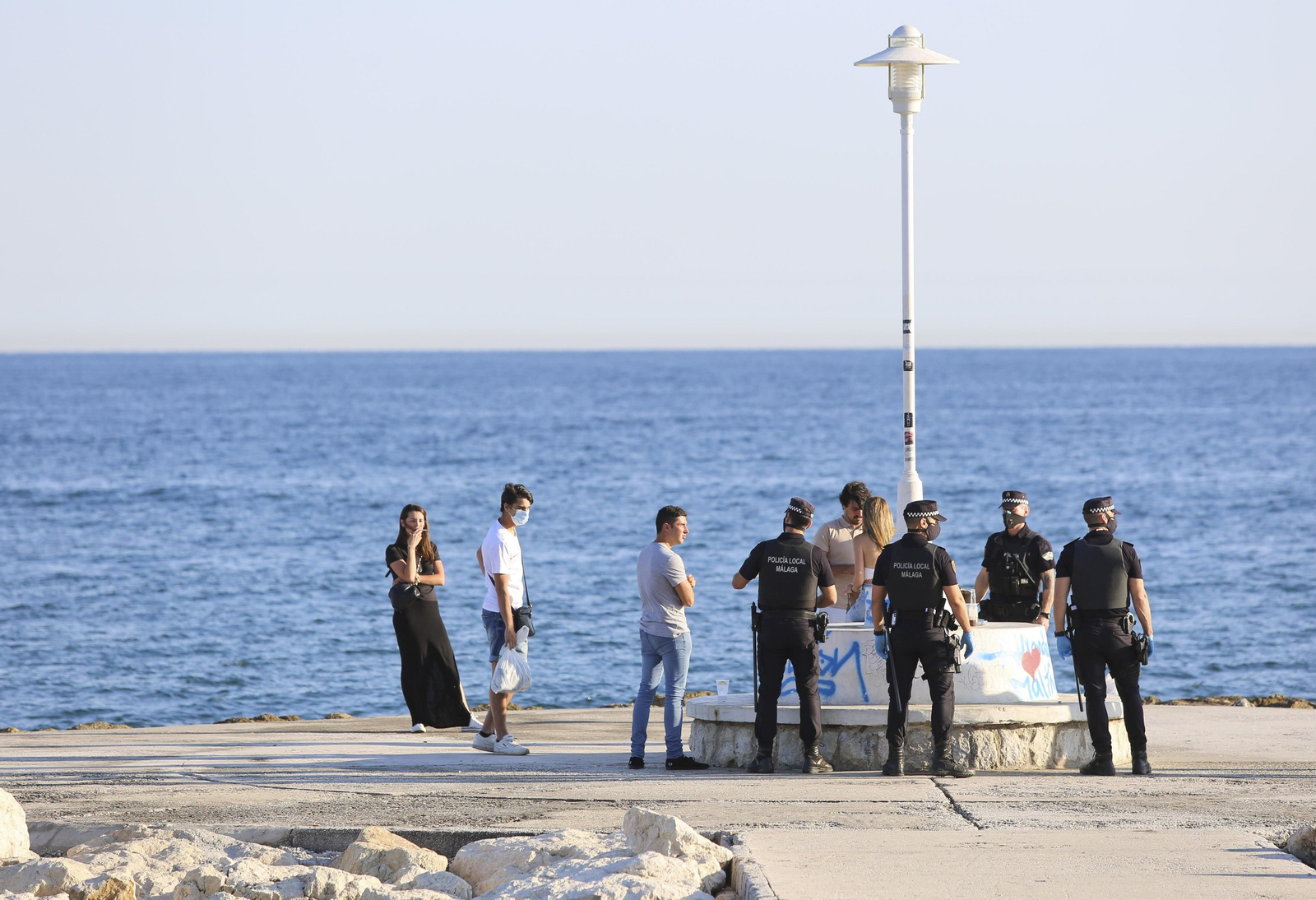 Las fotos del refuerzo policial en Pedregalejo ante su masificación