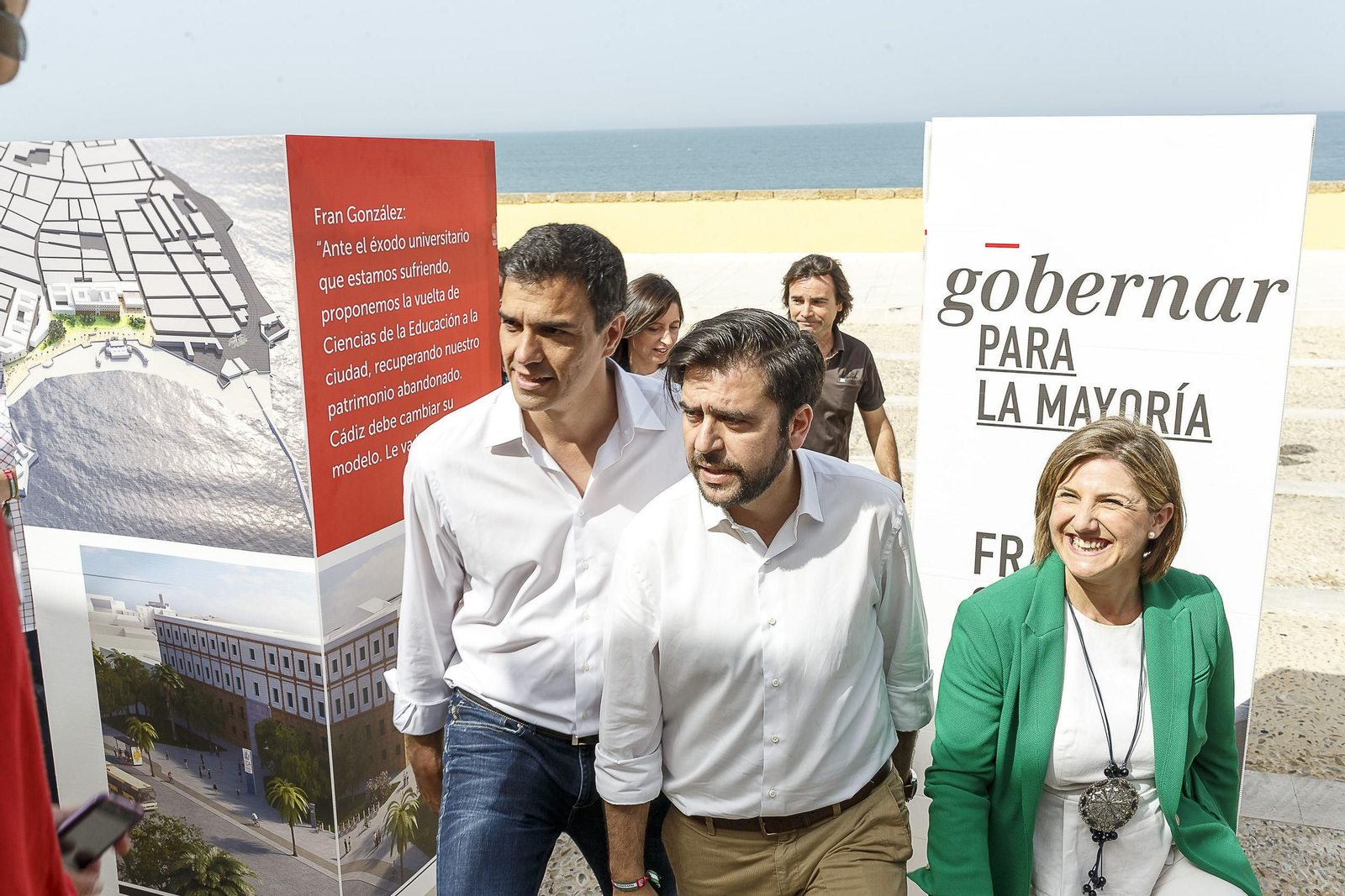 Pedro Sánchez, Fran González e Irene García, en un acto de la campaña de las elecciones municipales de 2015 cuando el primero era secretario federal.