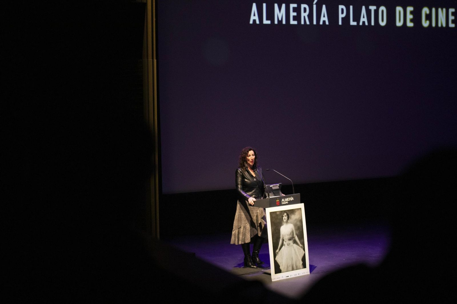El estreno en Almería del largometraje documental "Concha Robles", en imágenes