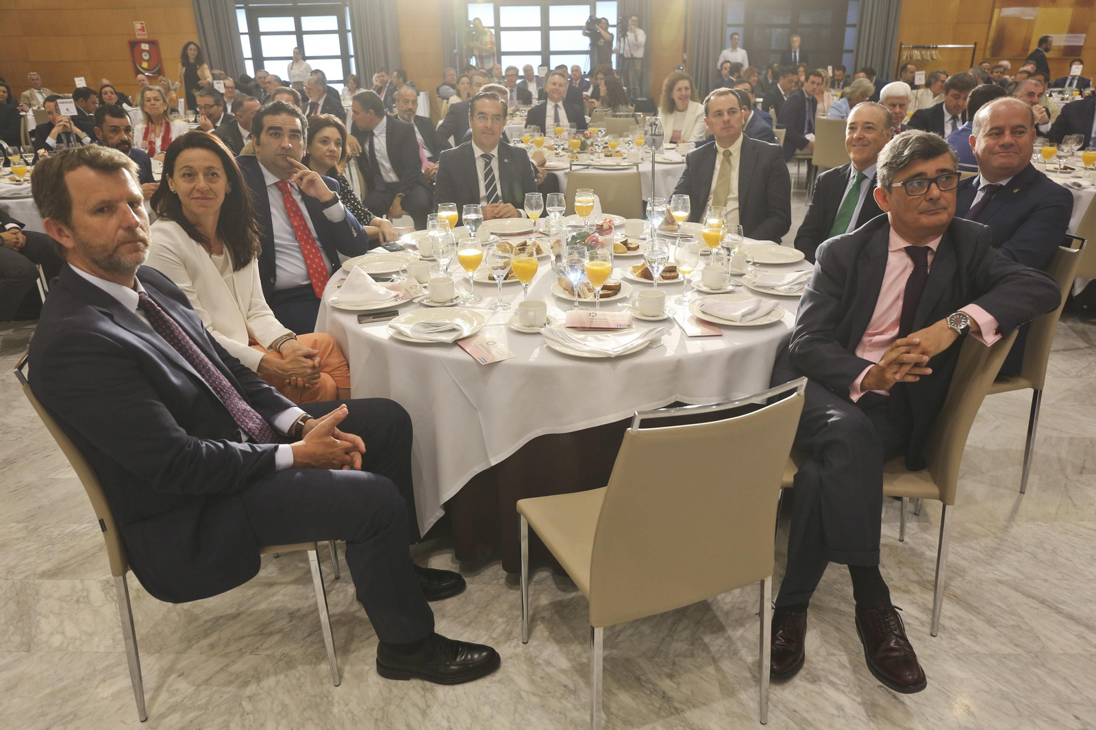 Las imágenes del desayuno-coloquio con Isabel García Tejerina