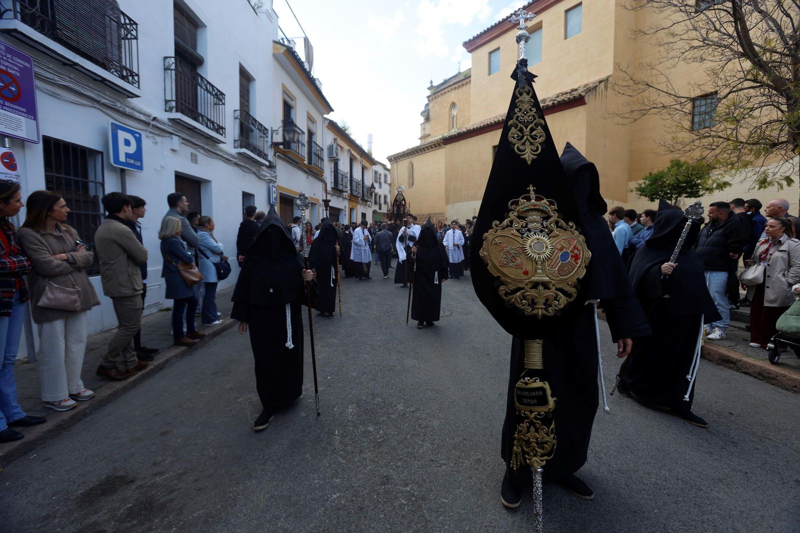 La procesión de la Universitaria en este Martes Santo de Córdoba, en imágenes