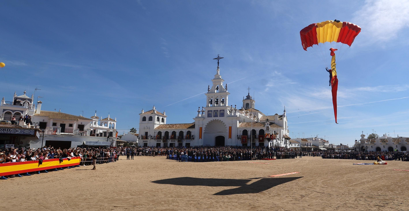 Imágenes del acto de Juramento o Promesa de Fidelidad a la Bandera Nacional en El Rocío