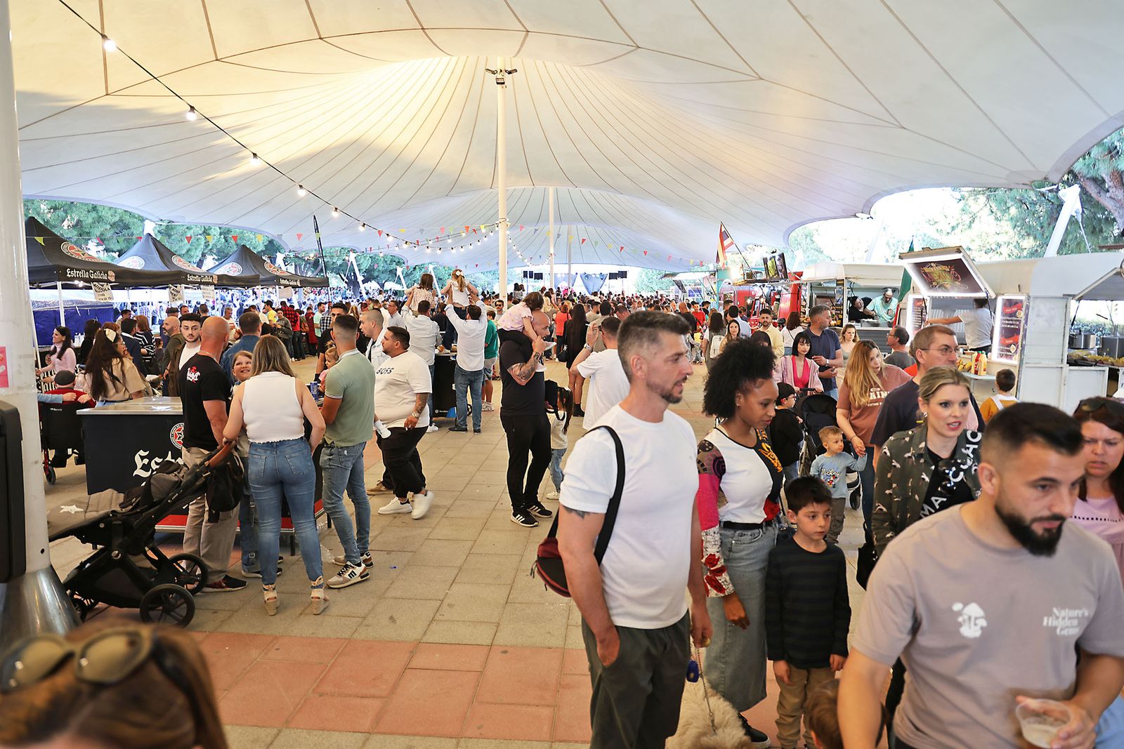 Imágenes del Festival Mundial de Foodtrucks y los cantajuegos DIsney en Huelva