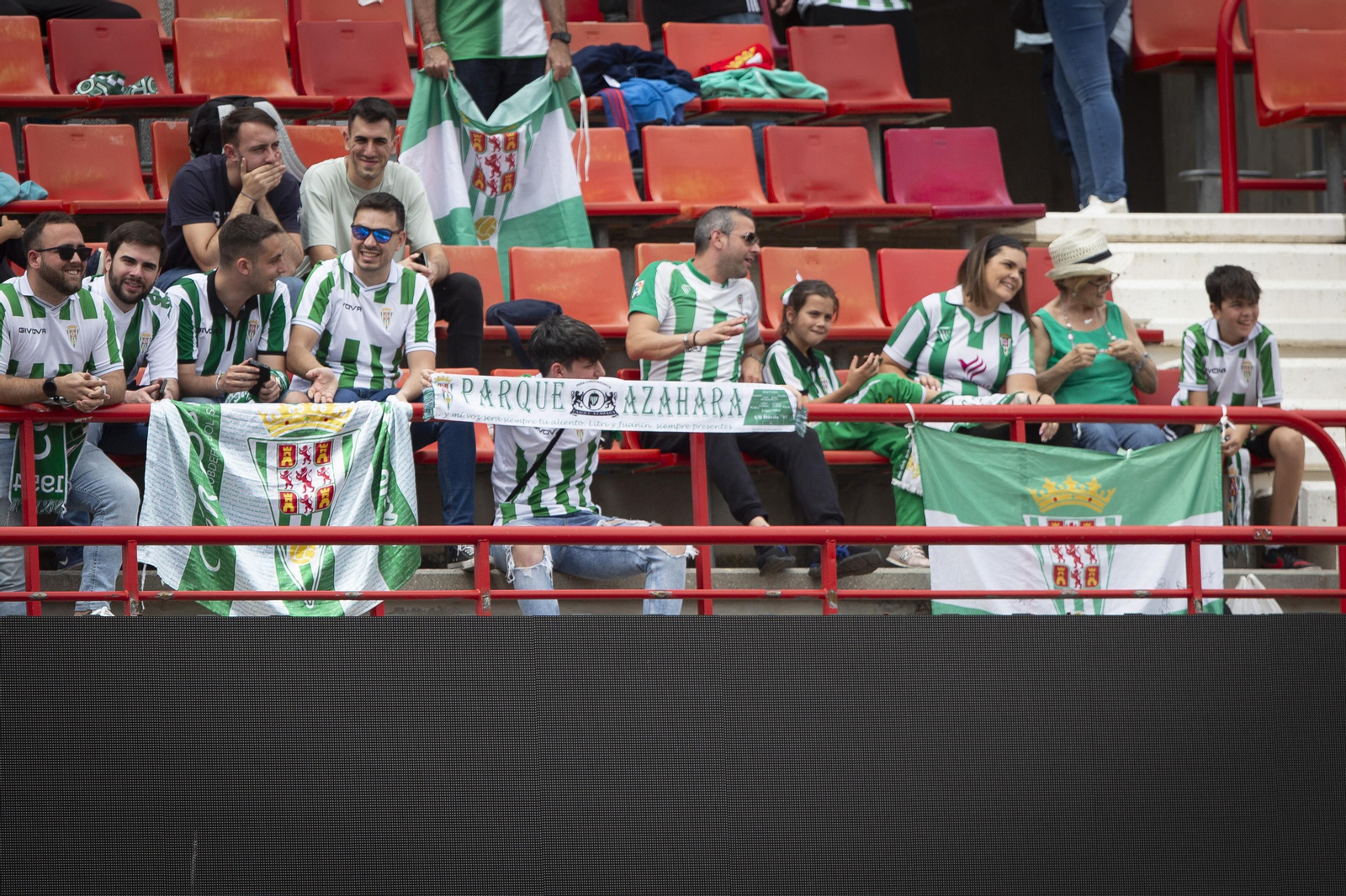 Las mejores fotos del ambiente en el Recreativo Granada - Córdoba CF