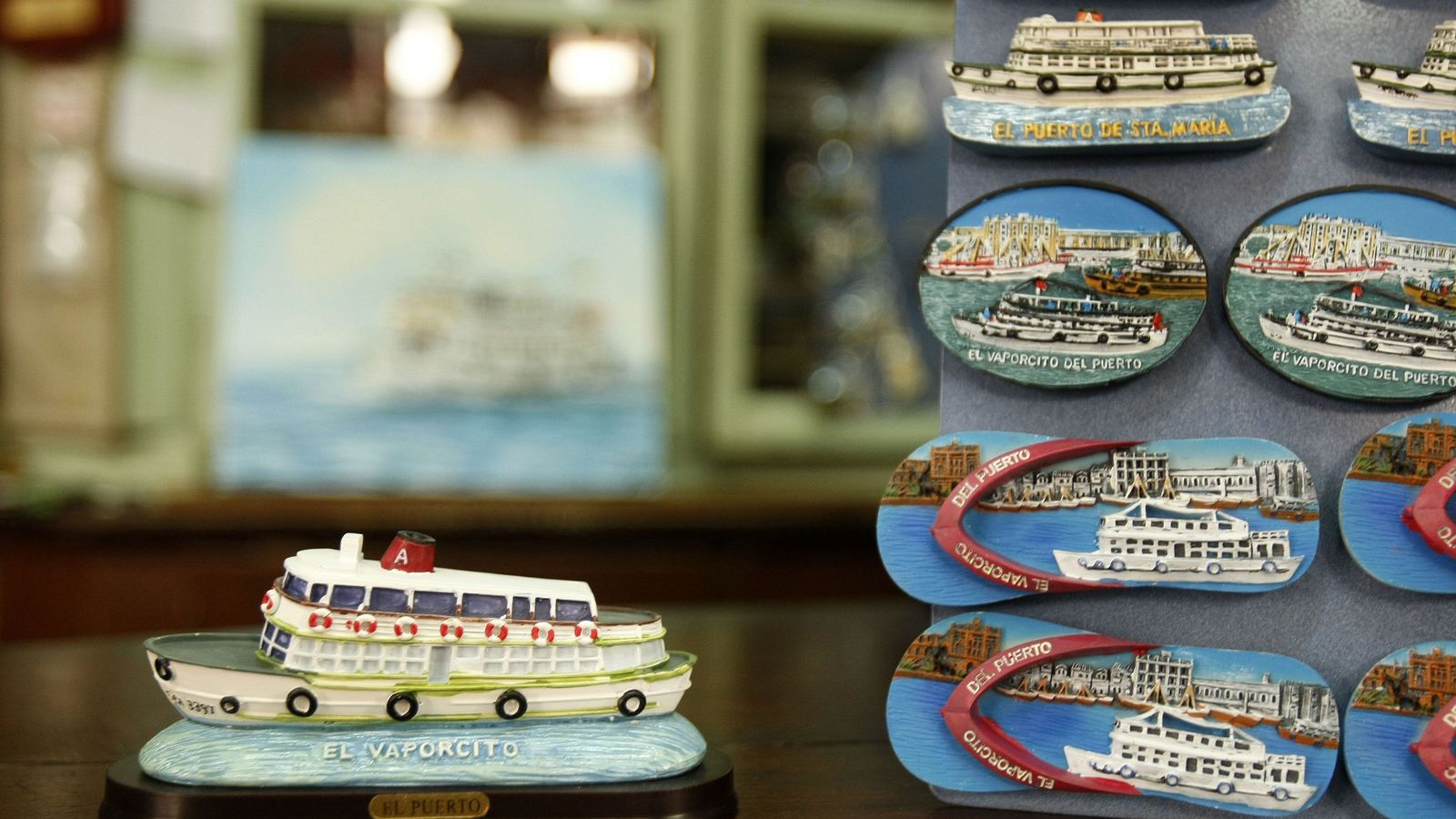 Merchandising con el emblema del Vapor, un símbolo de El Puerto y de la Bahía.