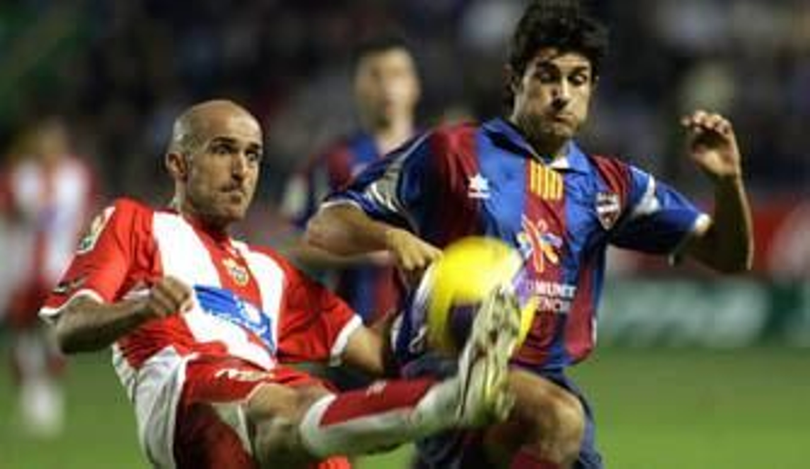 El Cádiz se debate entre Saúl y Estoyanoff, con más opciones por el primero